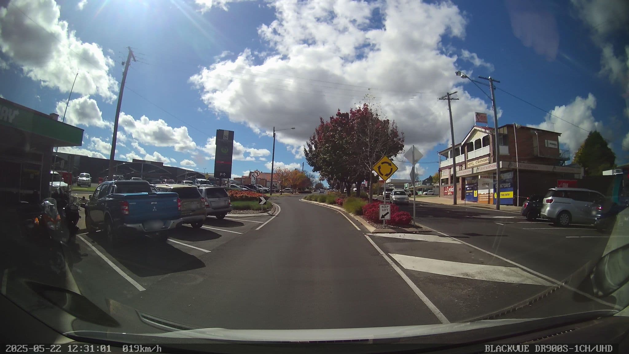 Street view near TOP PUB (Hotel Stanthorpe. BOTTLEMART SUPERSTORE), Stanthorpe — © bob3bob3 (CC BY-SA · Mapillary)
