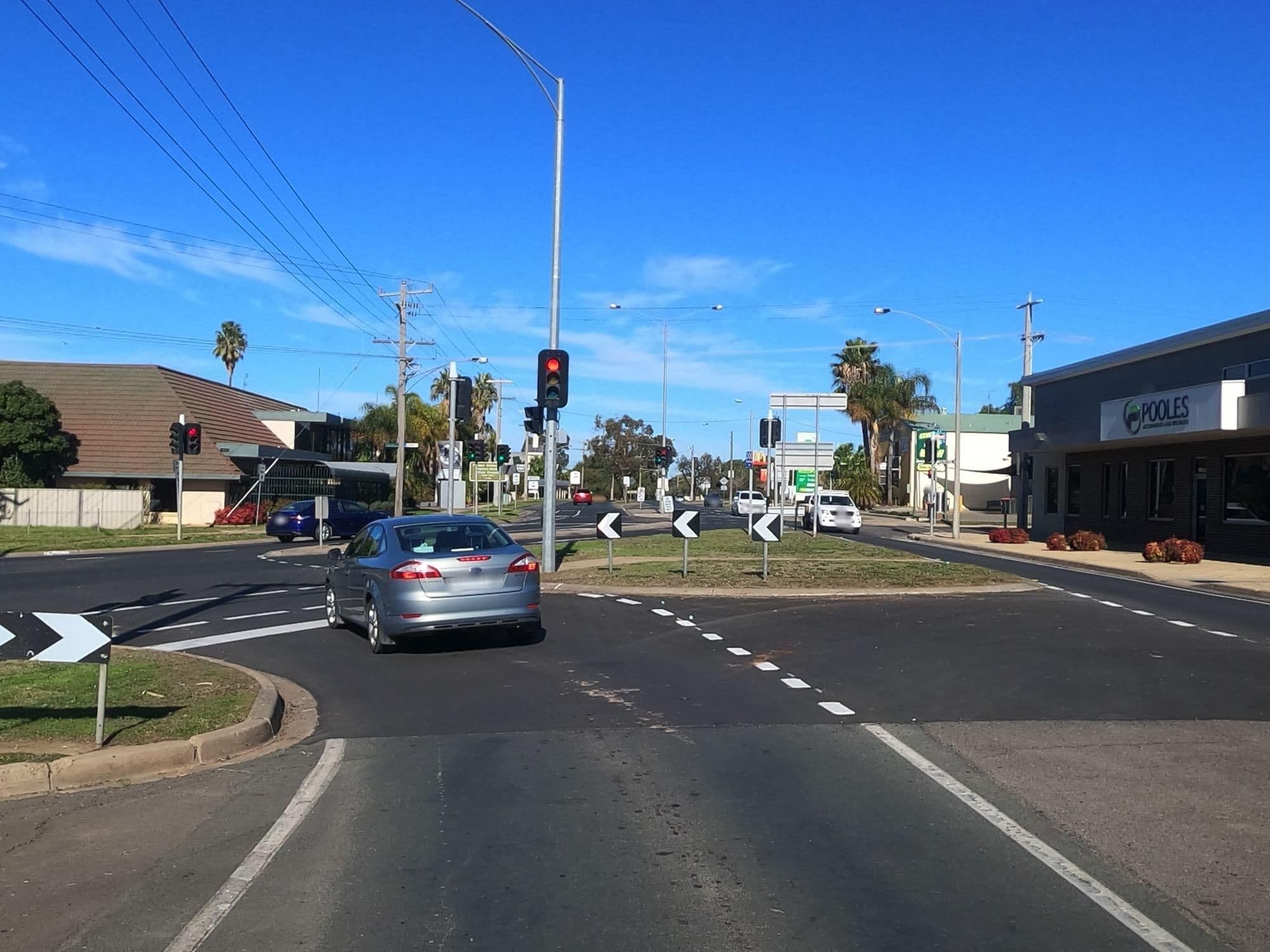 Street view near Quality Inn Swan Hill, Swan Hill — © r33za (CC BY-SA · Mapillary)