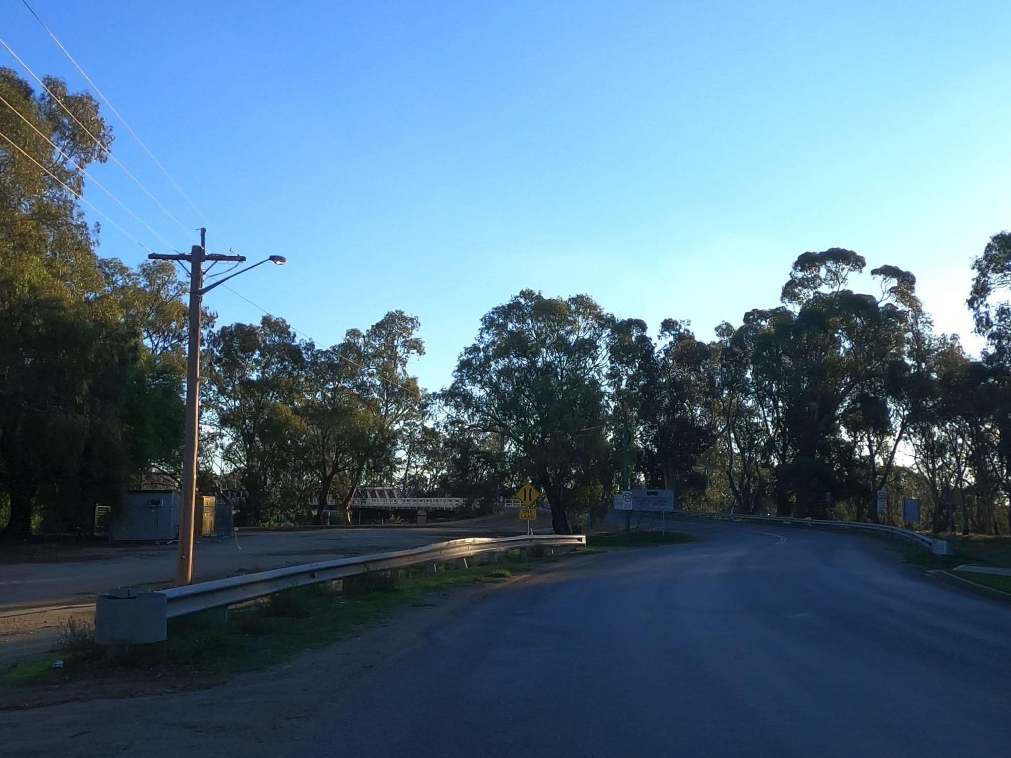 Street view near Federal Hotel, Swan Hill — © r33za (CC BY-SA · Mapillary)