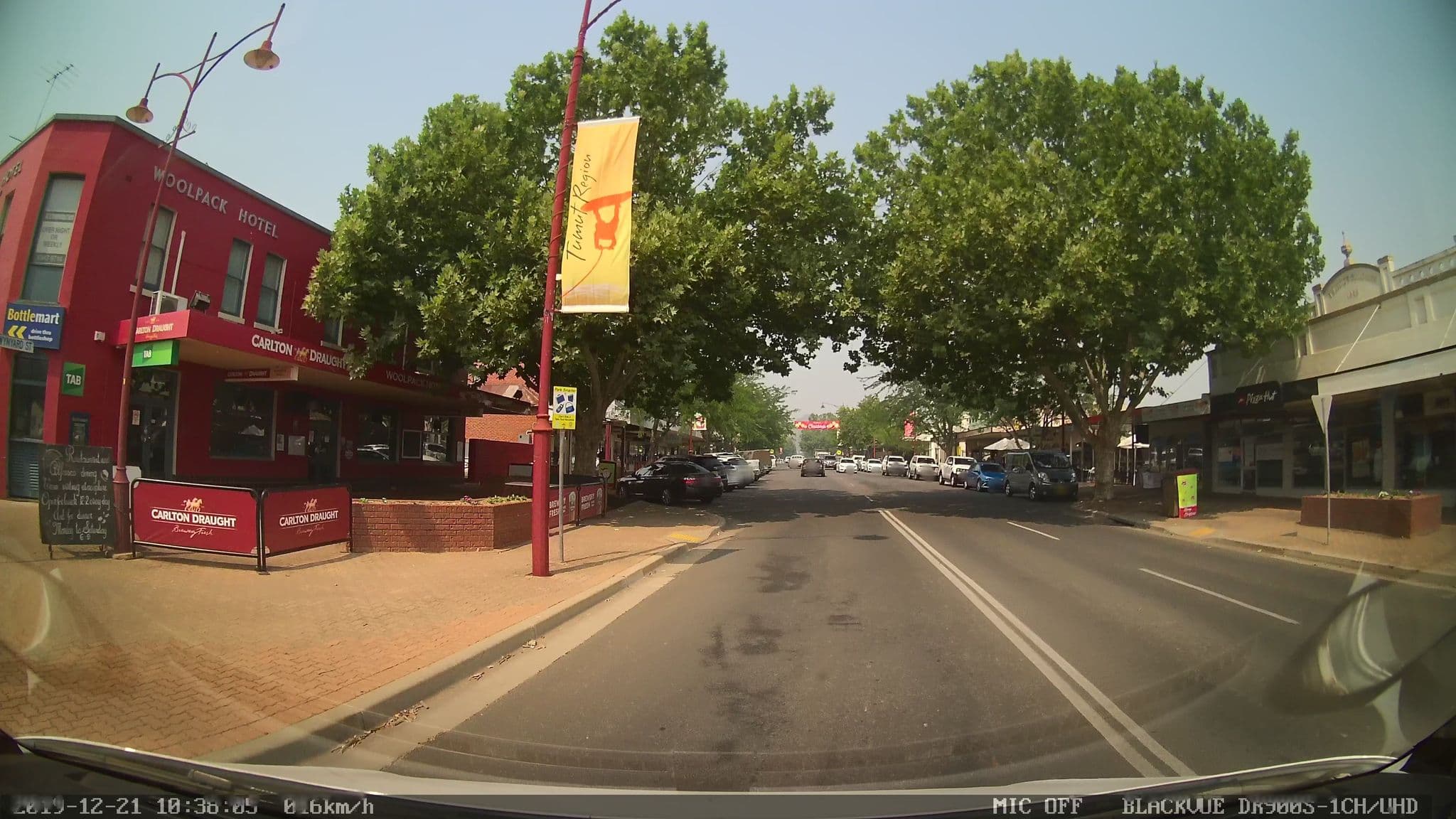 Street view near Carlton Draught, Tumut — © bob3bob3 (CC BY-SA · Mapillary)