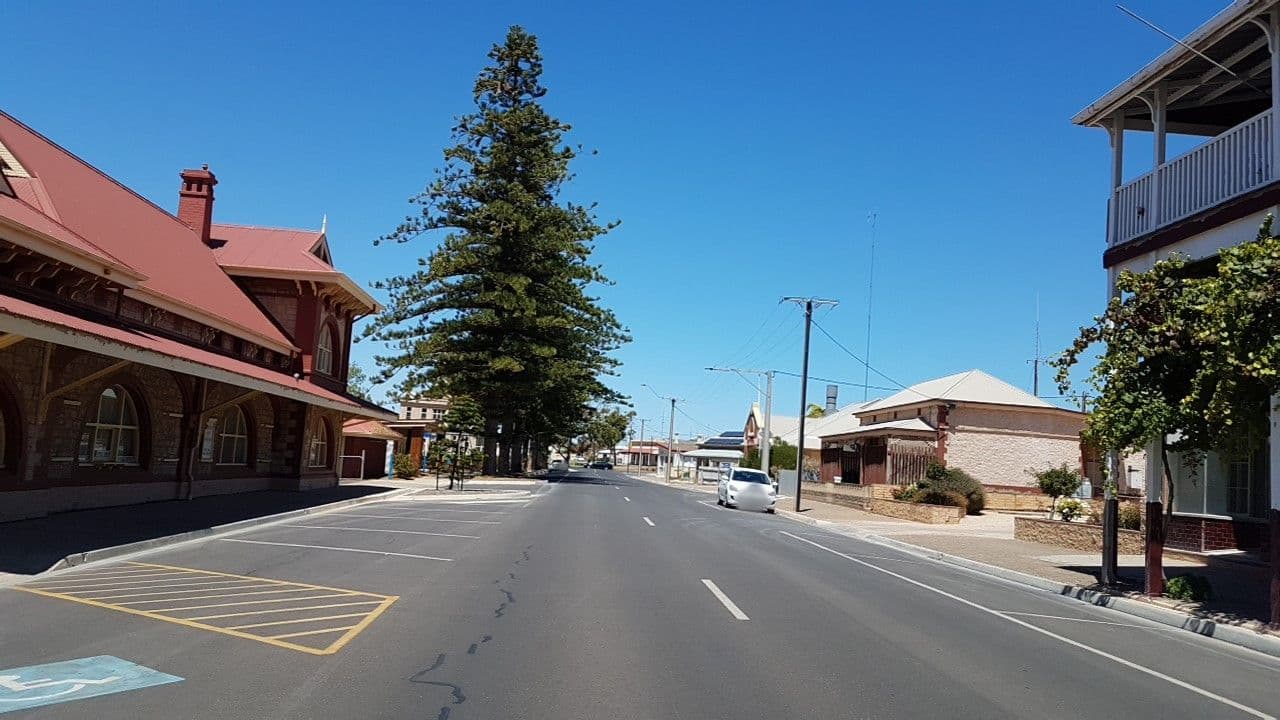 Street view near Sonbern Lodge Motel, Wallaroo — © didz (CC BY-SA · Mapillary)