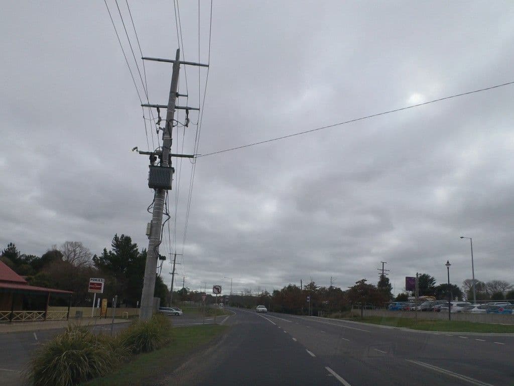 Street view near Magpie & Stump Hotel, Wandong — © mander (CC BY-SA · Mapillary)