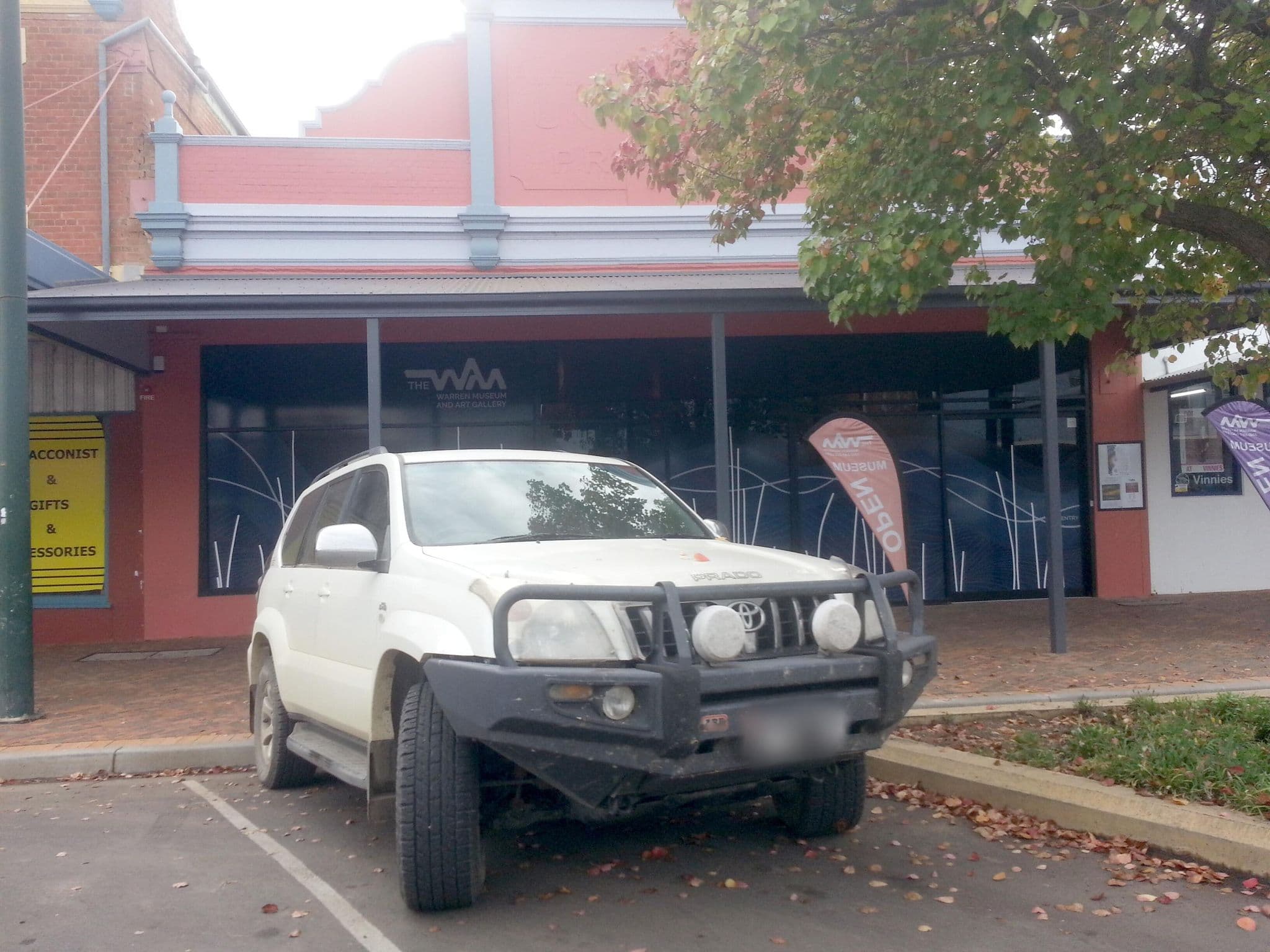 Street view near Club House Hotel , Warren, Warren — © bob3bob3 (CC BY-SA · Mapillary)