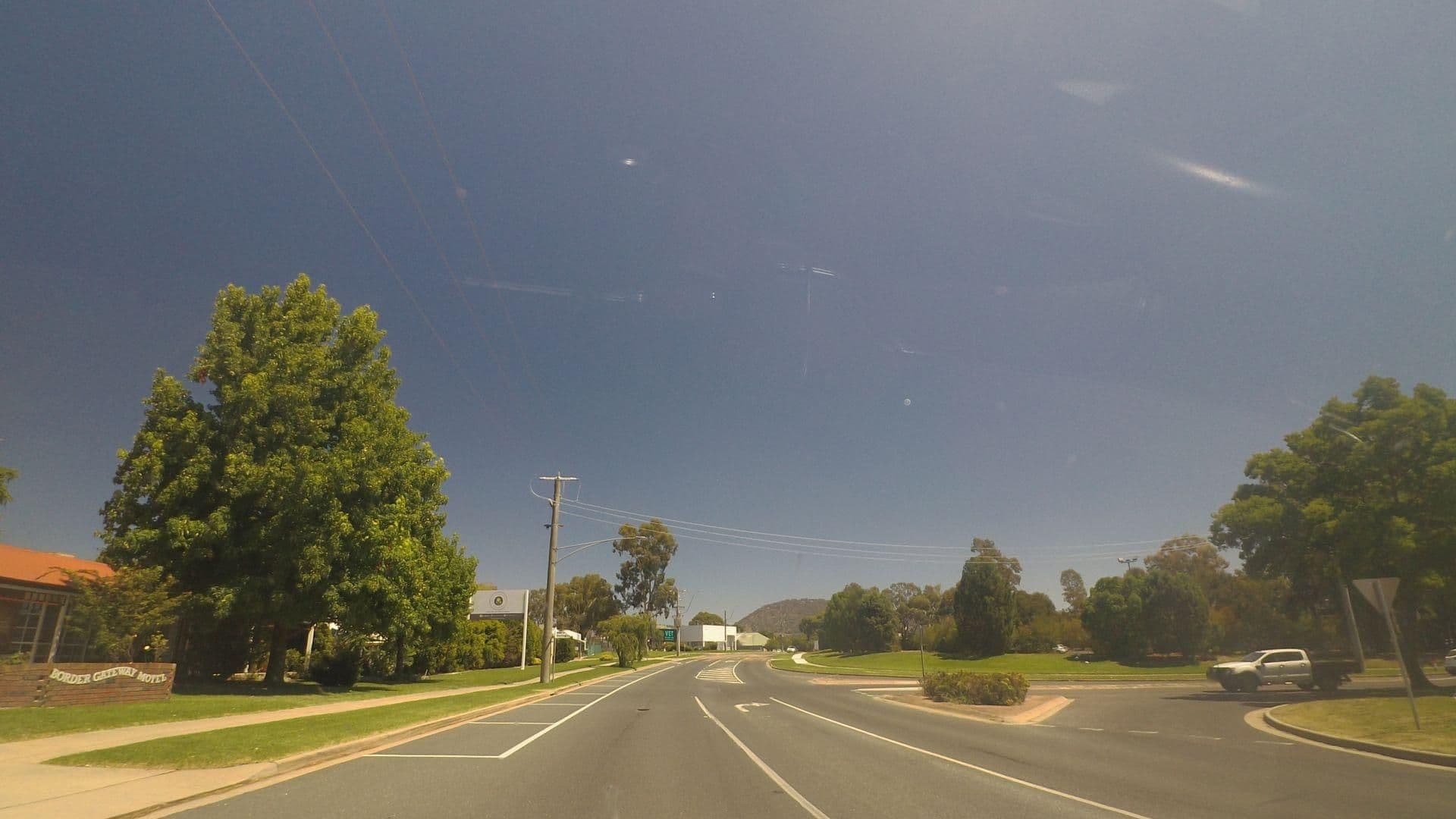 Street view near Econo Lodge Border Gateway Wodonga, West Wodonga — © mander (CC BY-SA · Mapillary)