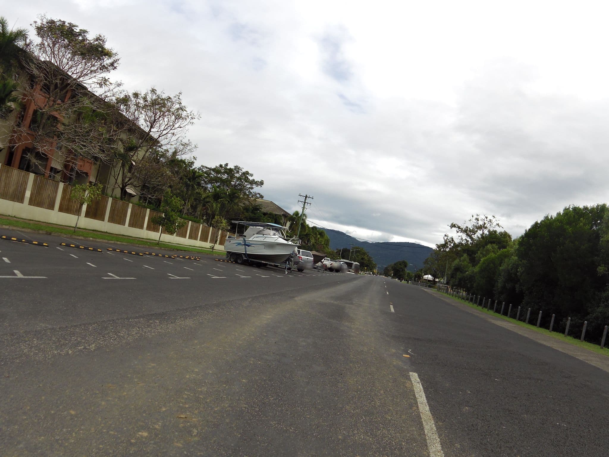 Street view near Flatdog ROV, Cairns — © skillsy (CC BY-SA · Mapillary)