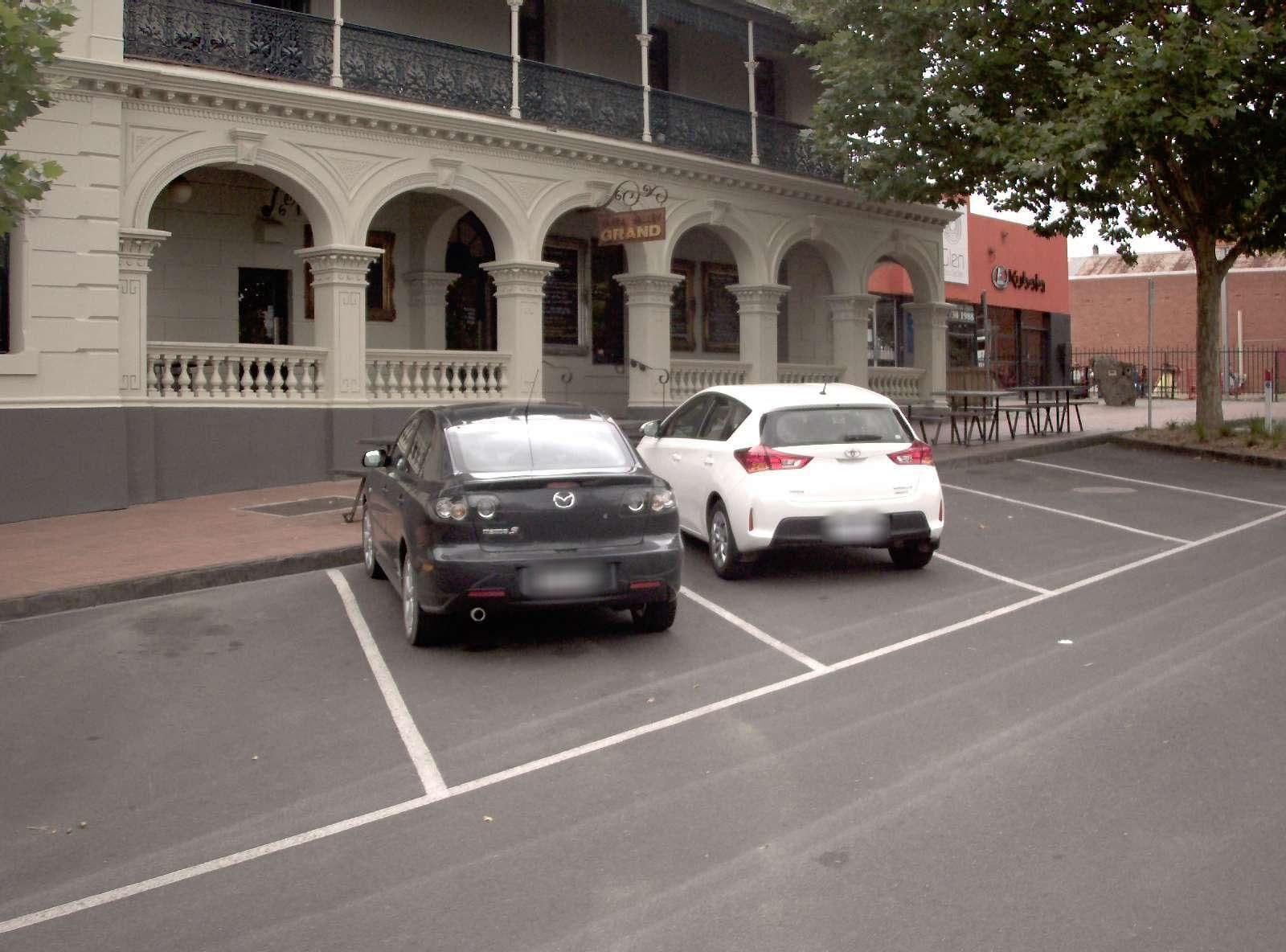 Street view near Yarra Valley Grand Hotel, Yarra Glen — © vicroads (CC BY-SA · Mapillary)