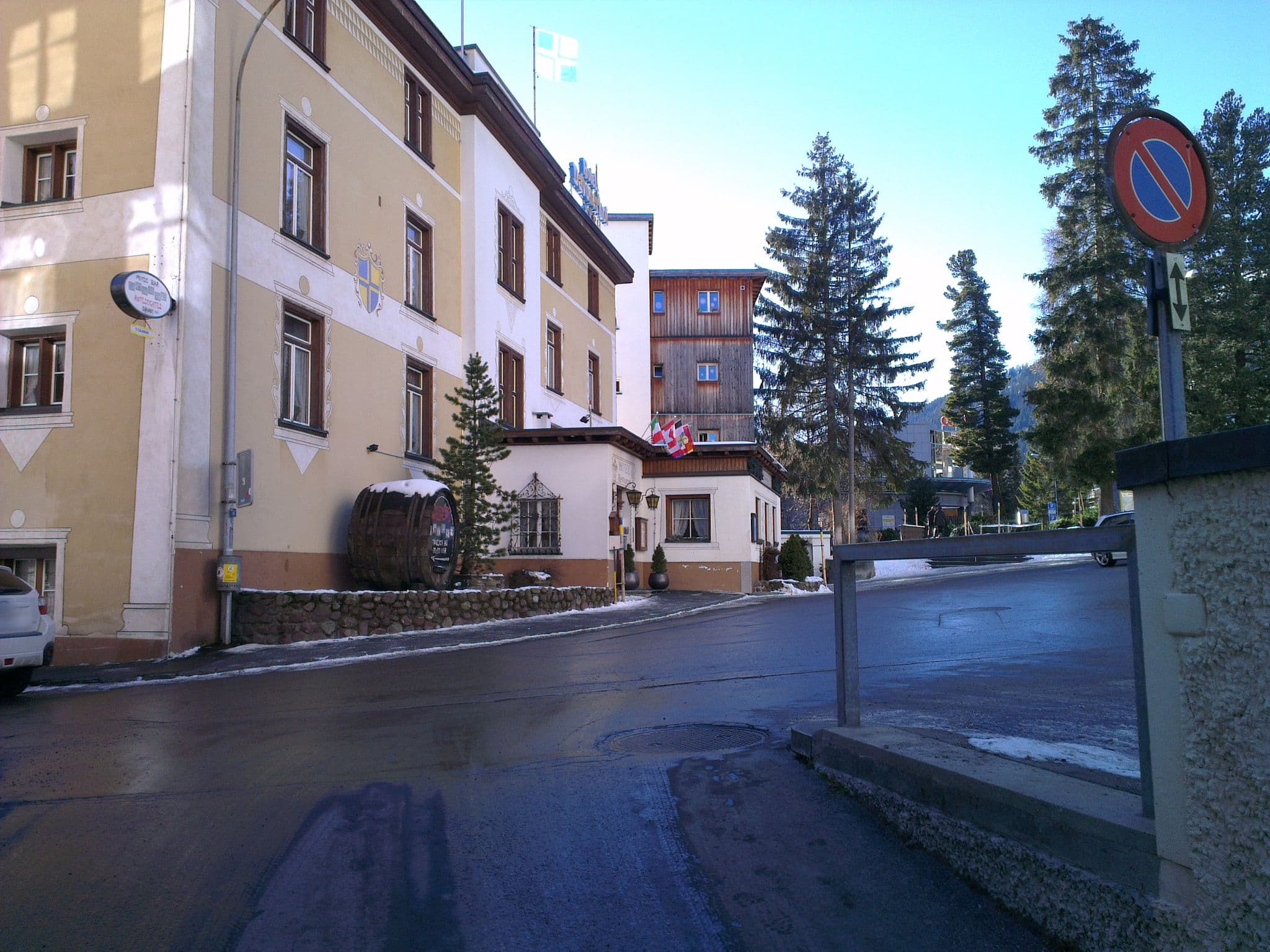 Street view near Hotel Davoserhof, Davos — © jesolem (CC BY-SA · Mapillary)