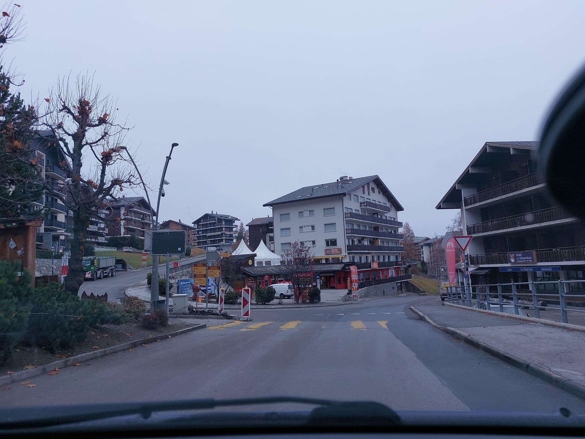 Street view near Hôtel Le Déserteur, Basse-Nendaz — © Balbenar (CC BY-SA · Mapillary)