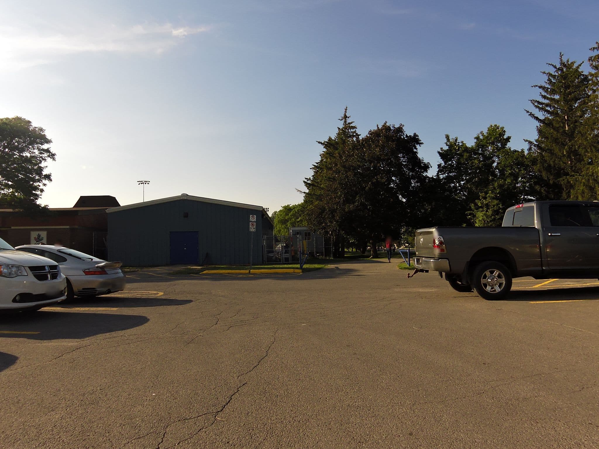 Street view near Hotel holiday, Ottawa South — © zzptichka (CC BY-SA · Mapillary)