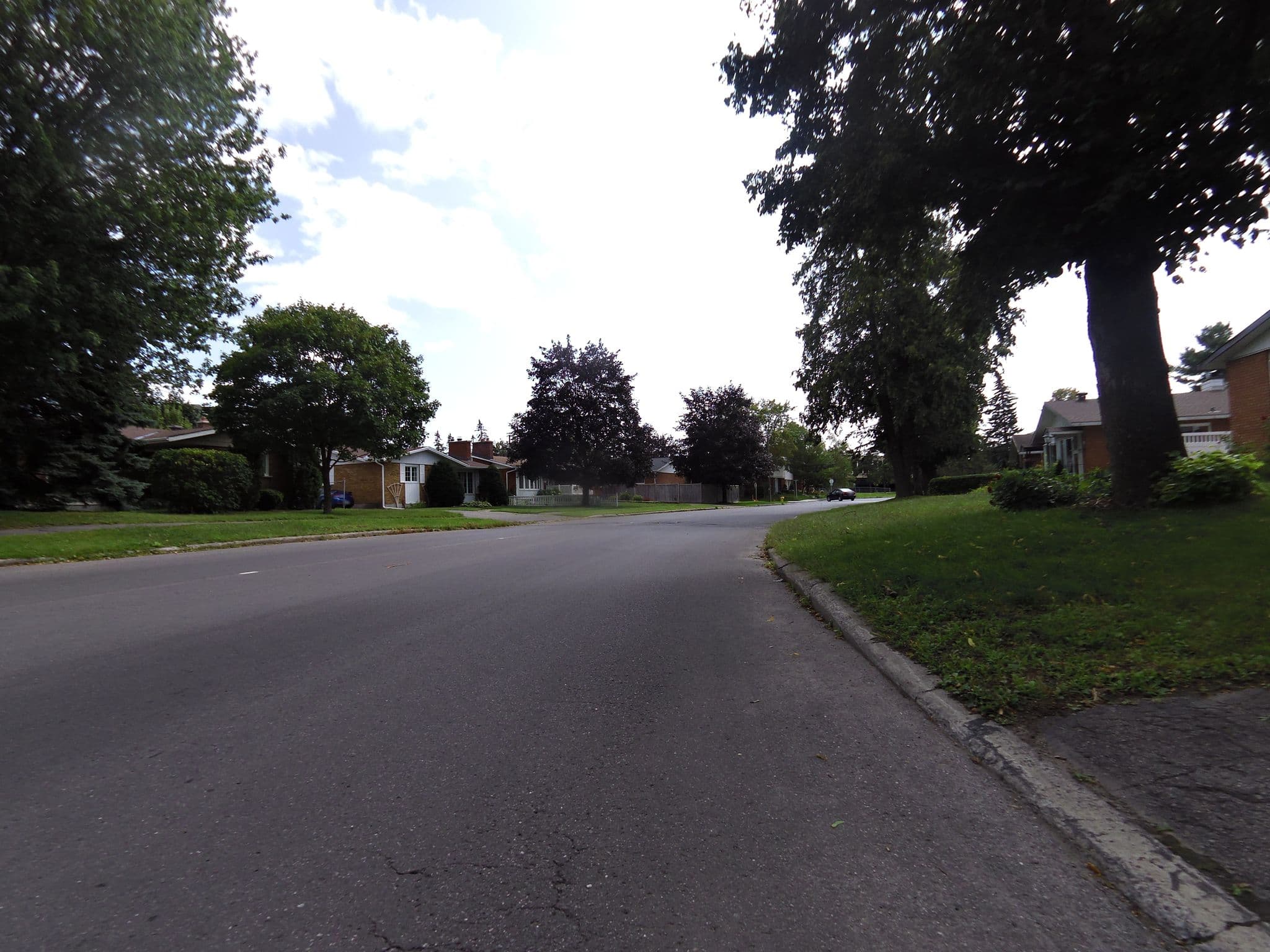 Street view near Verbenas Bed & Breakfast, Elmvale Acres — © mappaul (CC BY-SA · Mapillary)