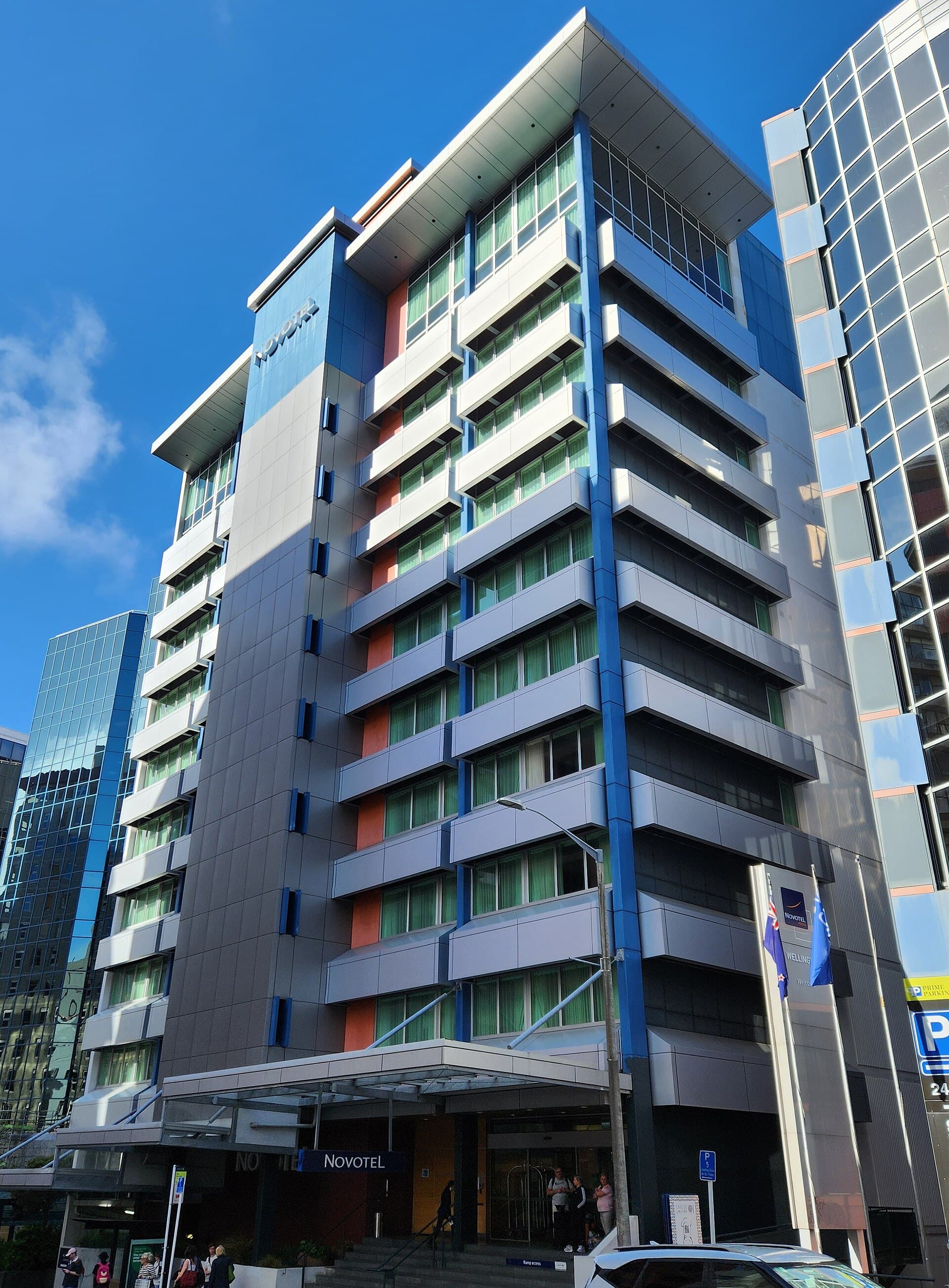 Novotel Wellington (via Wikimedia Commons, CC BY-SA 4.0)