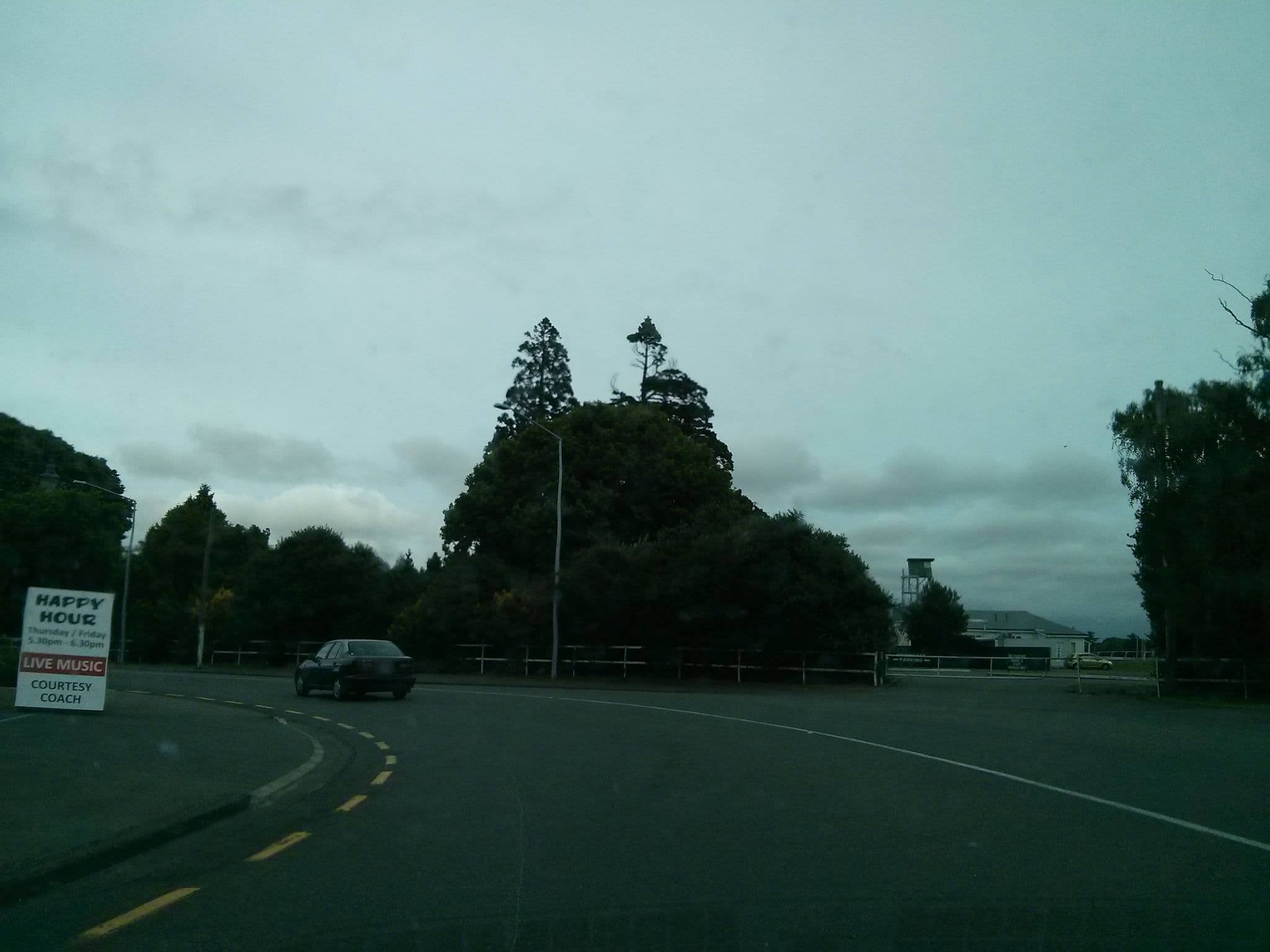 Street view near The Racecourse Hotel, Sockburn — © hoodlum (CC BY-SA · Mapillary)