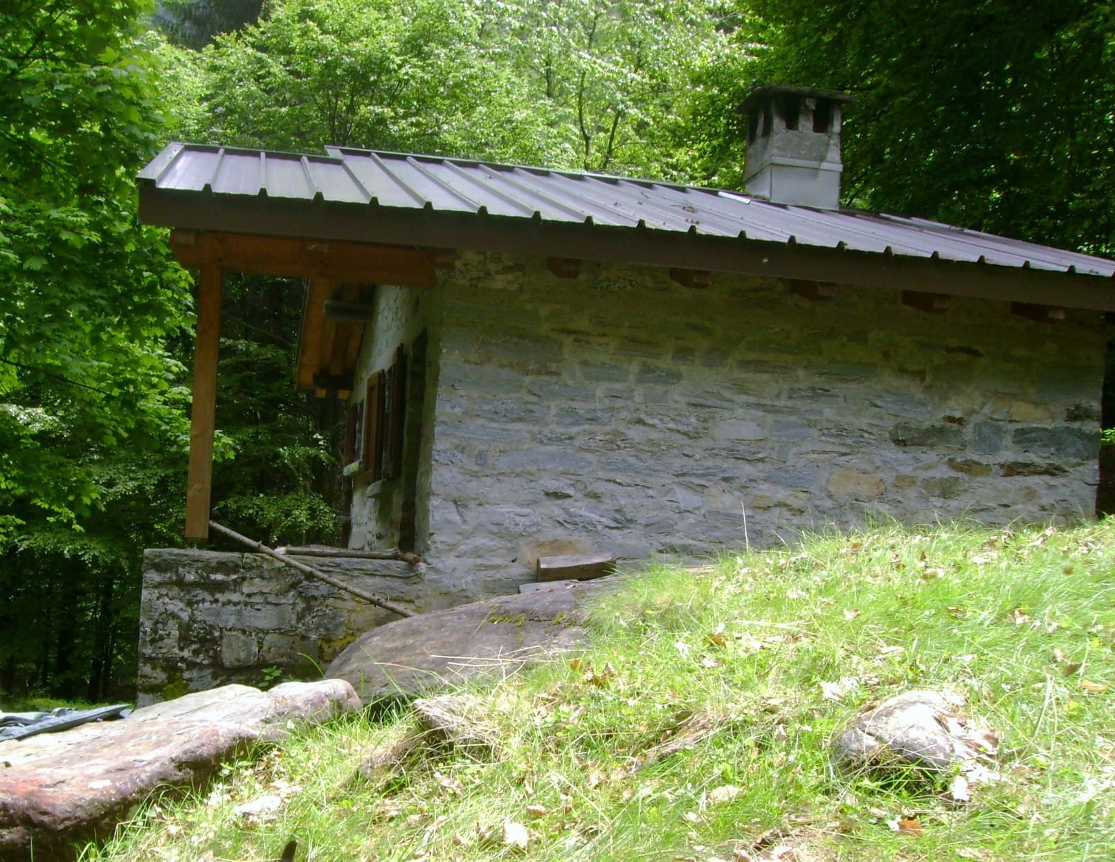 Rifugio Alpe di Lai (via Wikimedia Commons, CC BY-SA 3.0)