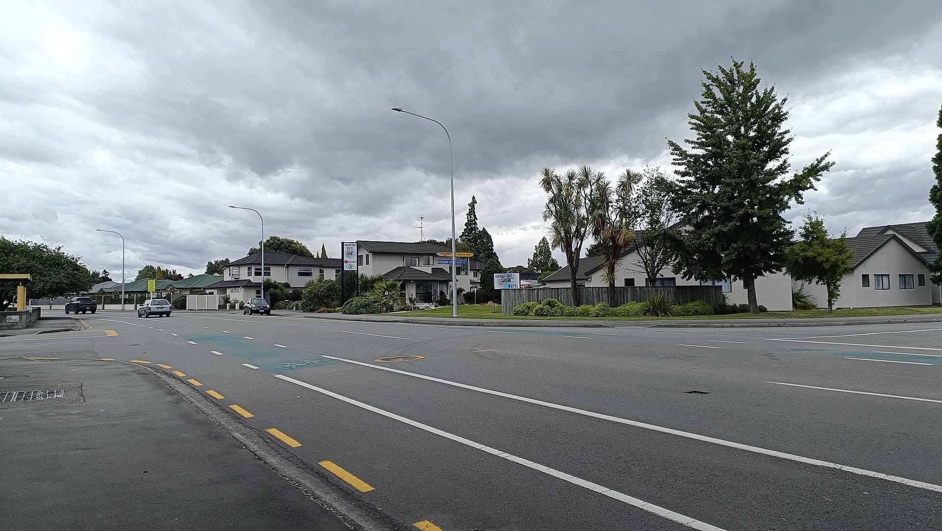 Ashleigh Court Motel (via Wikimedia Commons, CC BY-SA 3.0)