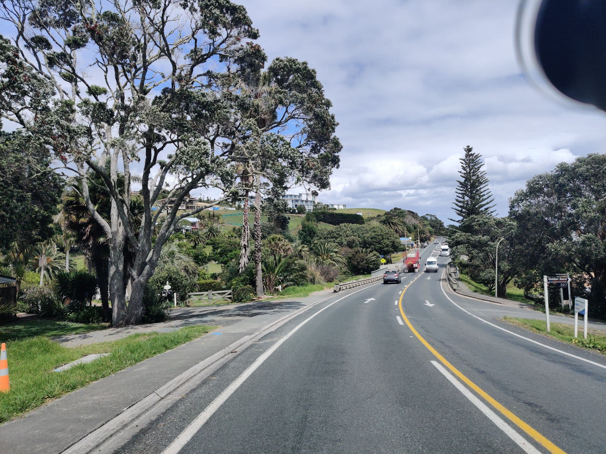 Street view near Cable Bay Stays, Cable Bay — © elphix (CC BY-SA · Mapillary)