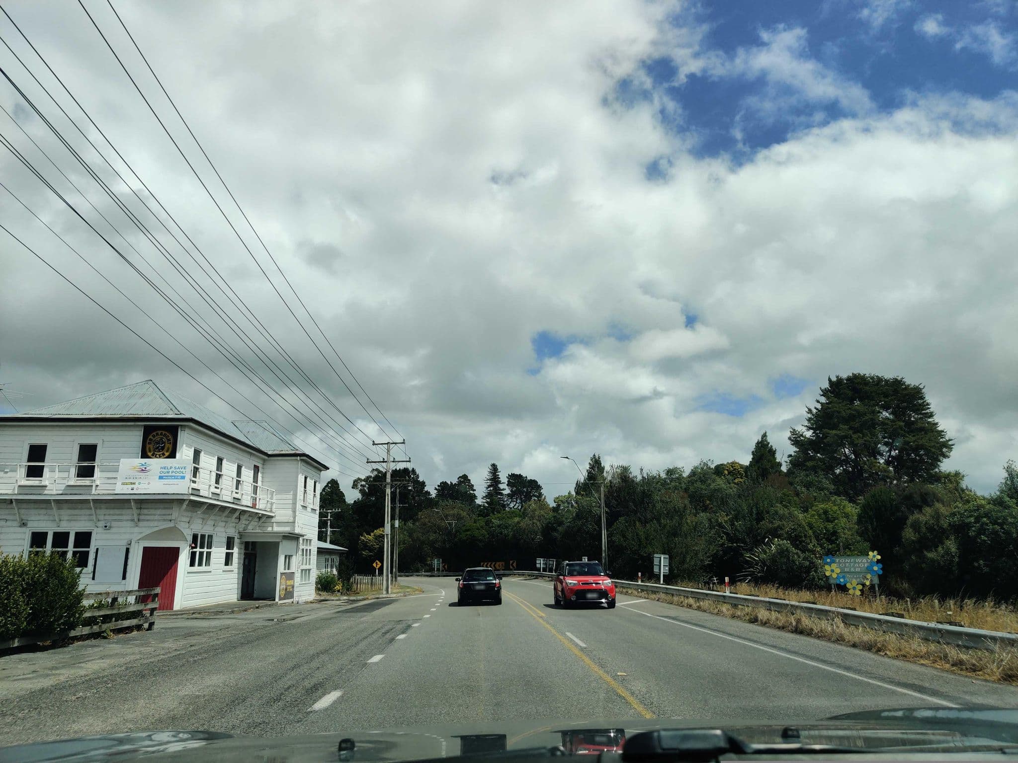Street view near Taratahi Hotel, Carterton — © elphix (CC BY-SA · Mapillary)