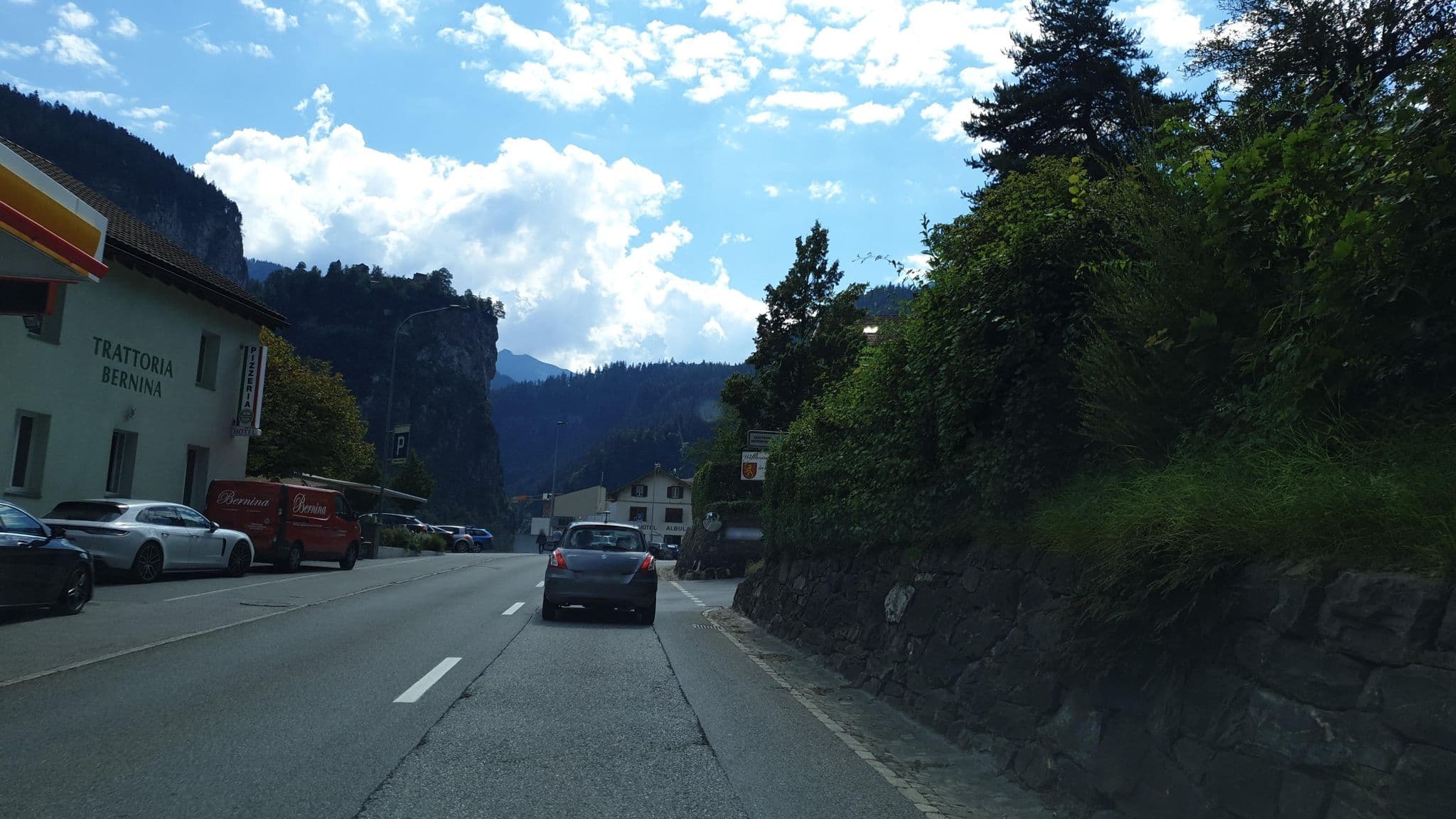 Street view near Hotel Pizzeria-Trattoria Bernina, Thusis — © jopparn (CC BY-SA · Mapillary)