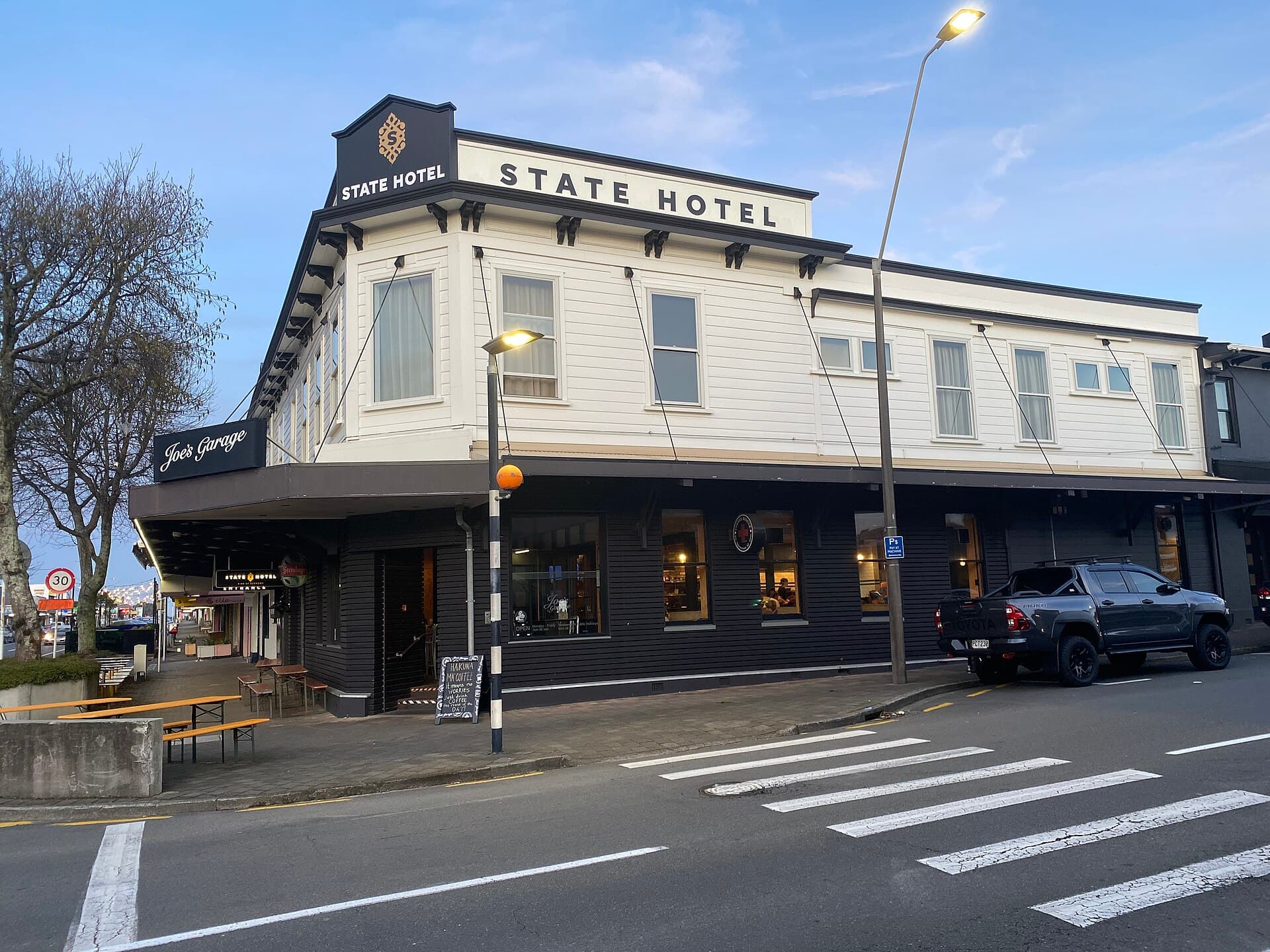 The State Hotel (via Wikimedia Commons, CC BY-SA 4.0)