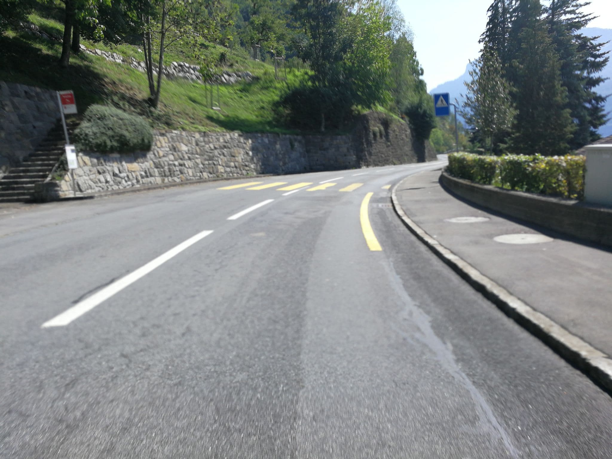 Street view near Paradieshotel Rotschuo, Vitznau — © barbe45 (CC BY-SA · Mapillary)