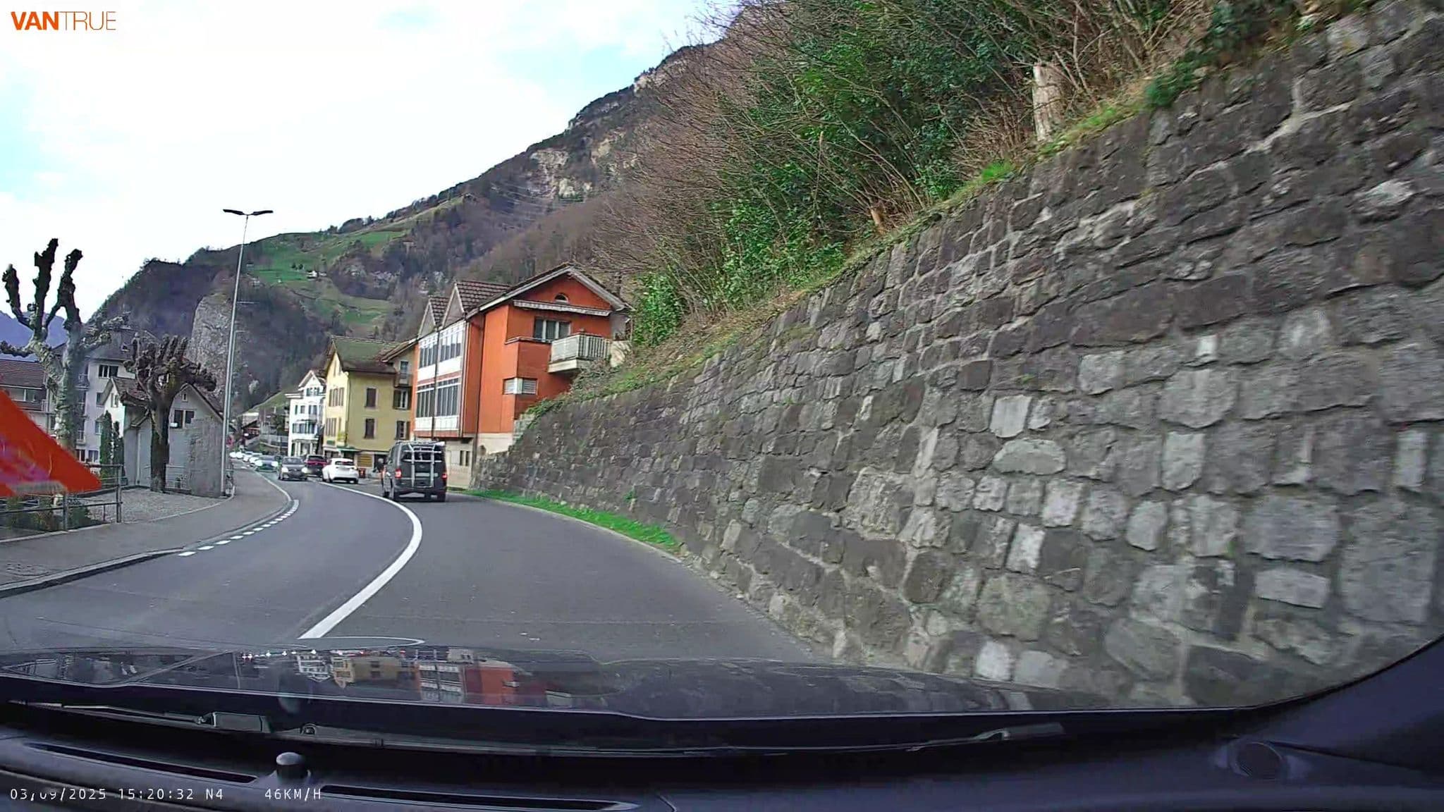 Street view near Hotel Restaurant Eden, Flüelen — © fcignat (CC BY-SA · Mapillary)