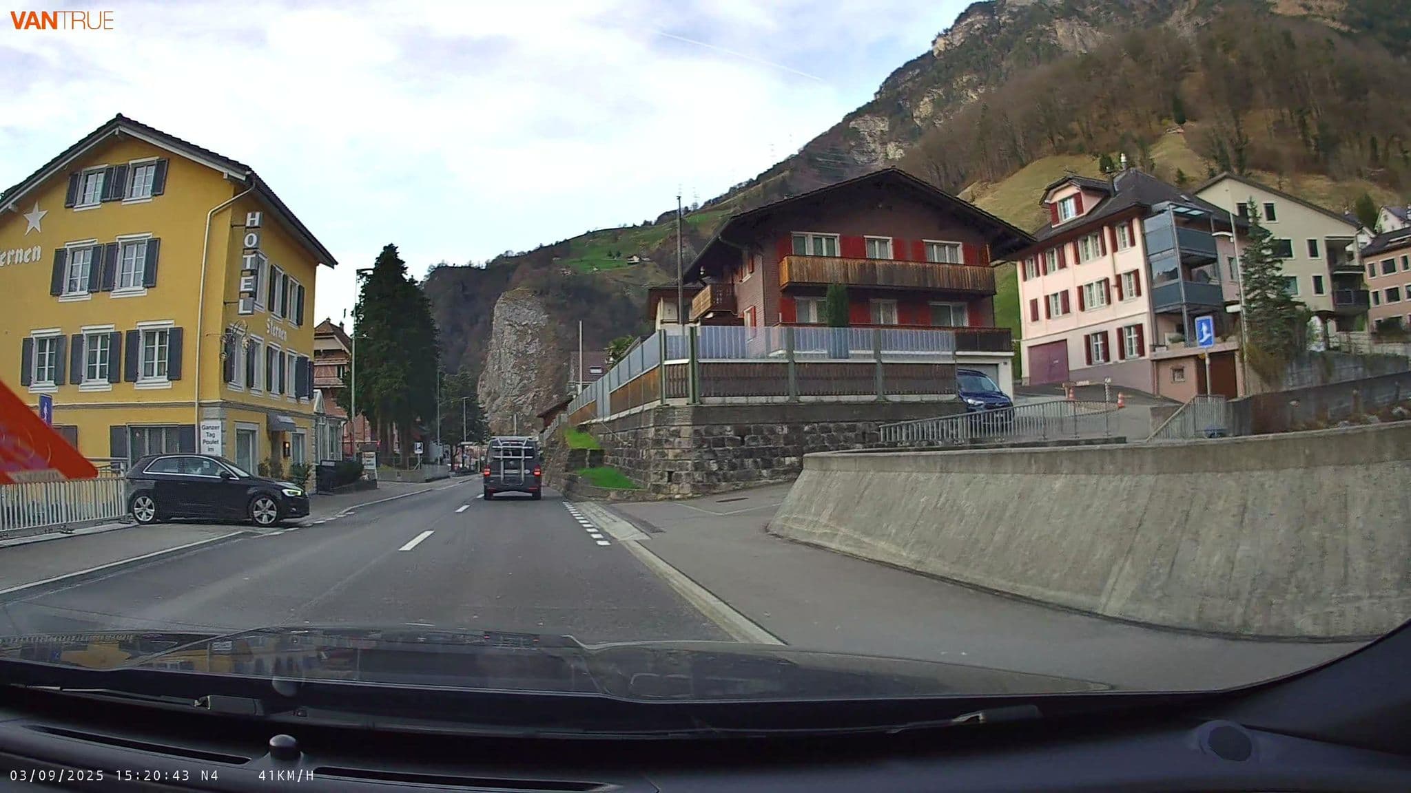 Street view near Hotel Restaurant Sternen, Flüelen — © fcignat (CC BY-SA · Mapillary)