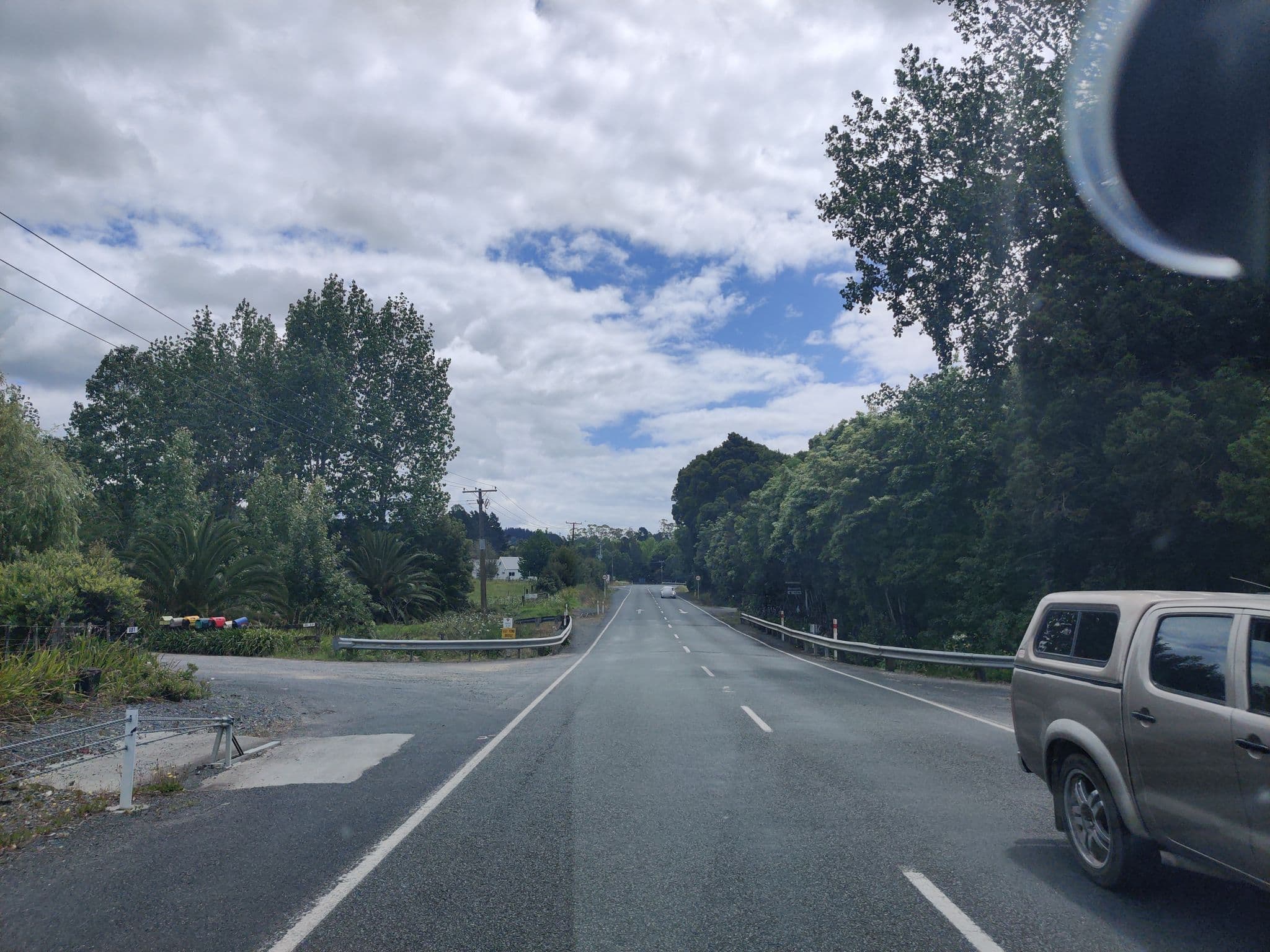 Street view near Bay of Islands Holiday Park, Haruru — © elphix (CC BY-SA · Mapillary)