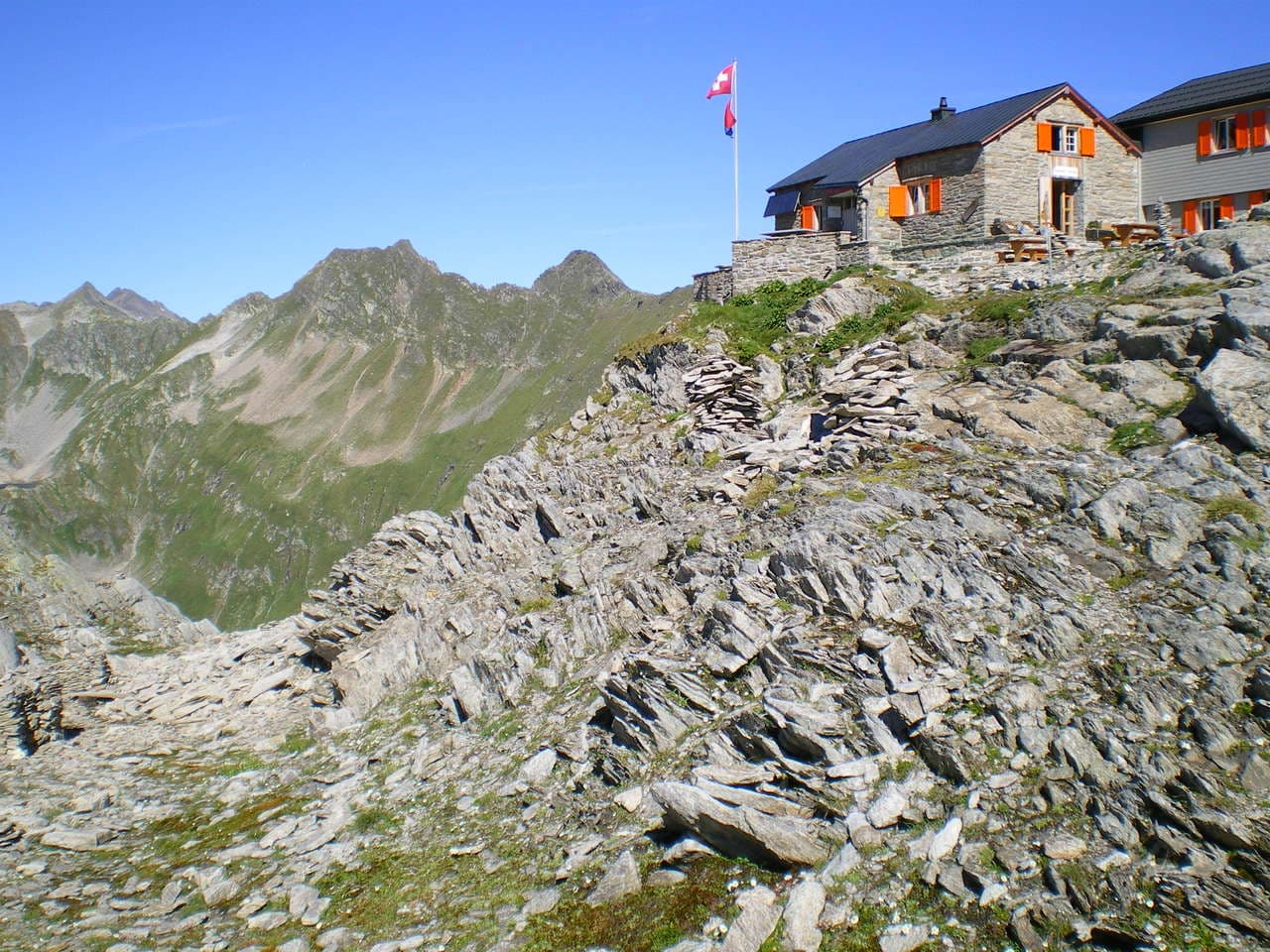 Capanna Cadlimo (via Wikimedia Commons, CC BY-SA 3.0)