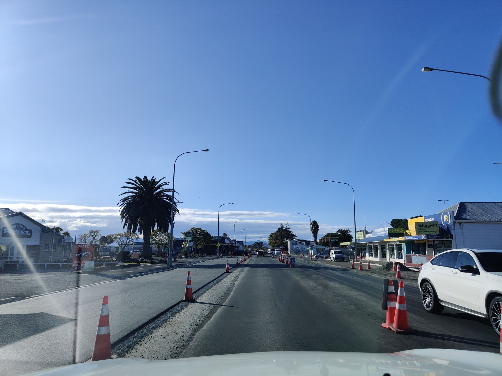 Street view near Ngatea Hotel, Ngatea — © elphix (CC BY-SA · Mapillary)