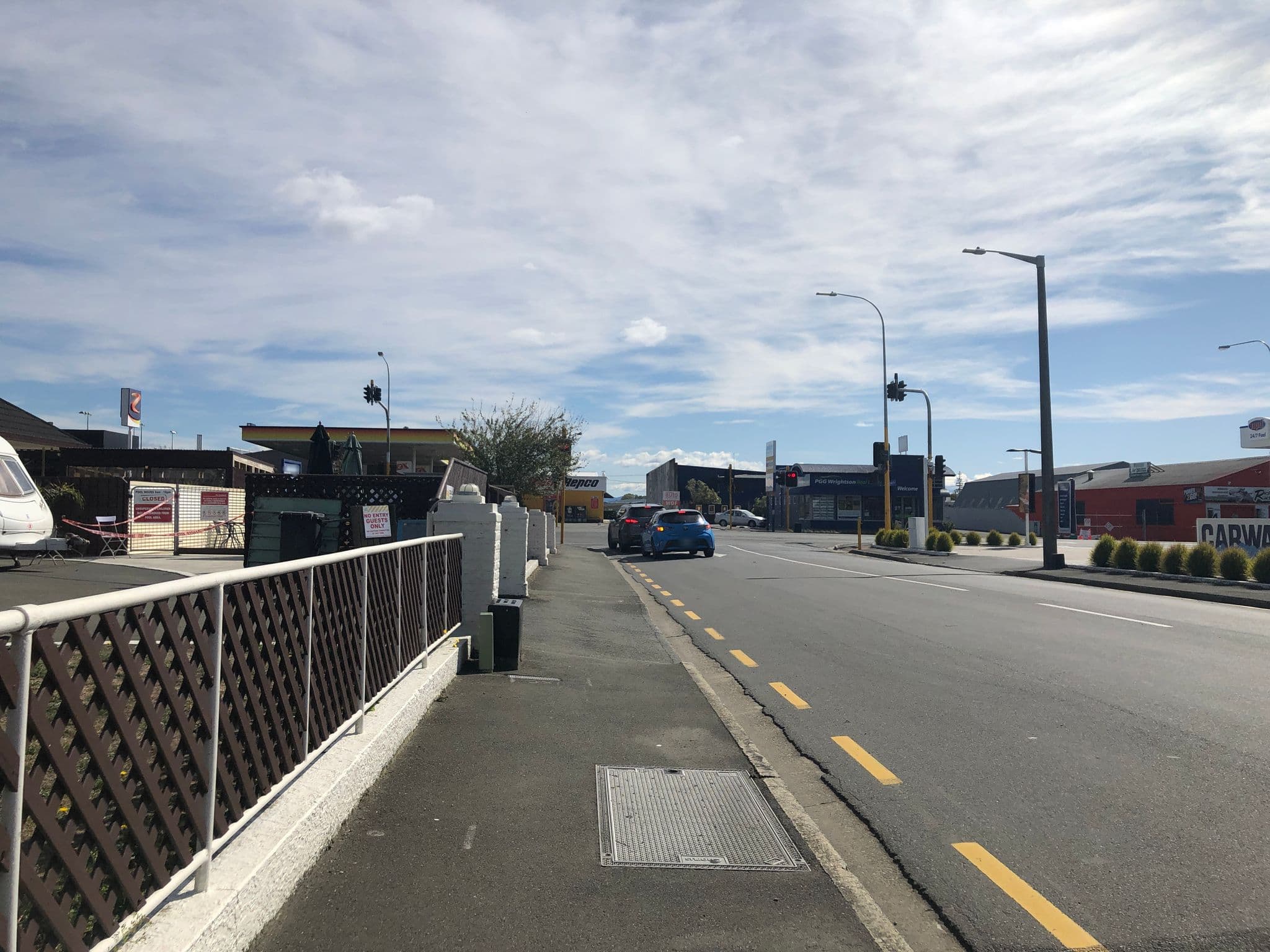 Street view near Oxford Court Motel, Richmond — © essjayemm (CC BY-SA · Mapillary)