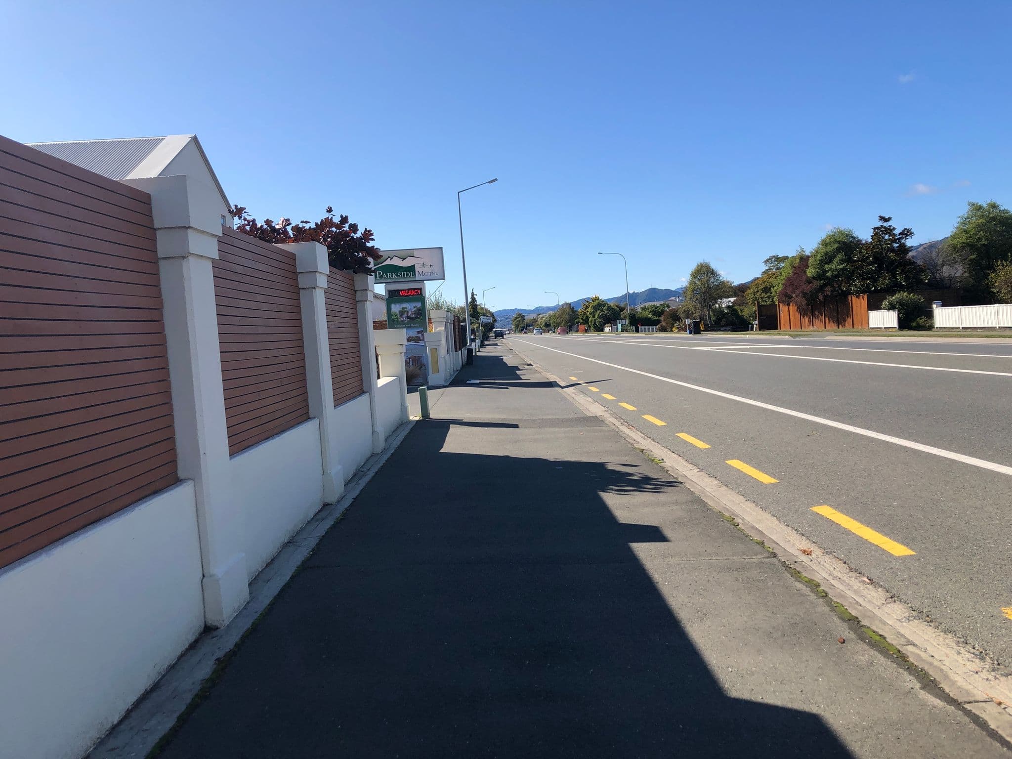 Street view near Parkside Motel, Richmond — © essjayemm (CC BY-SA · Mapillary)