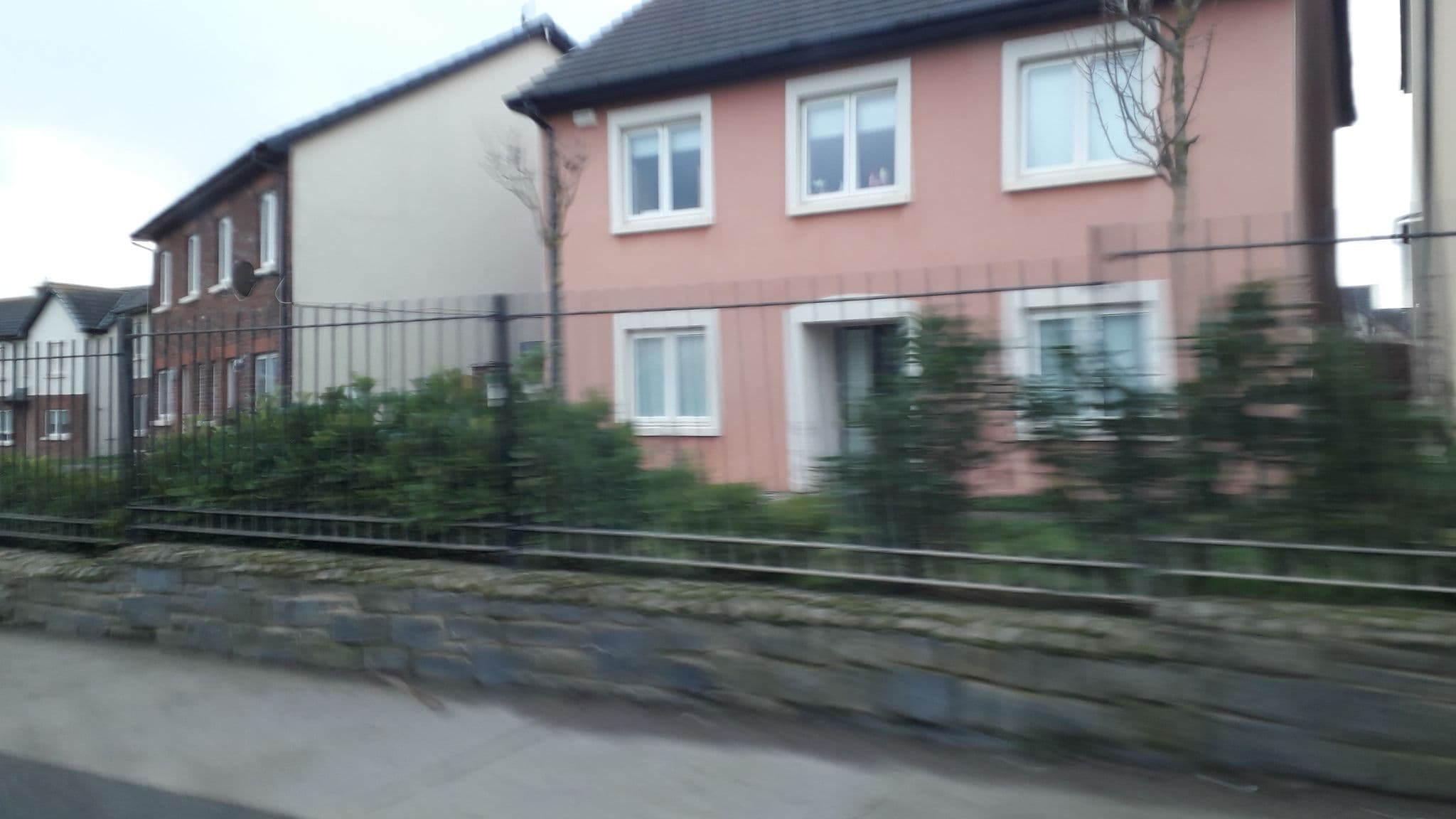 Street view near Luxury 300yr old Irish thatch cottage close to sea - Entire Place, An Ros — © lineo (CC BY-SA · Mapillary)
