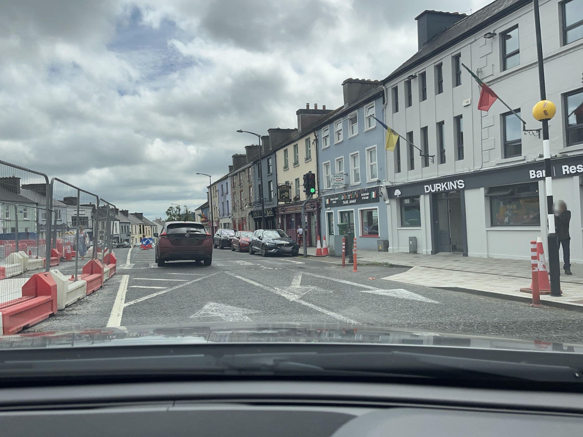 Street view near Durkin's Bar & Restaurant, Guesthouse & Square 1 Cafe, Ballaghaderreen — © noelb (CC BY-SA · Mapillary)