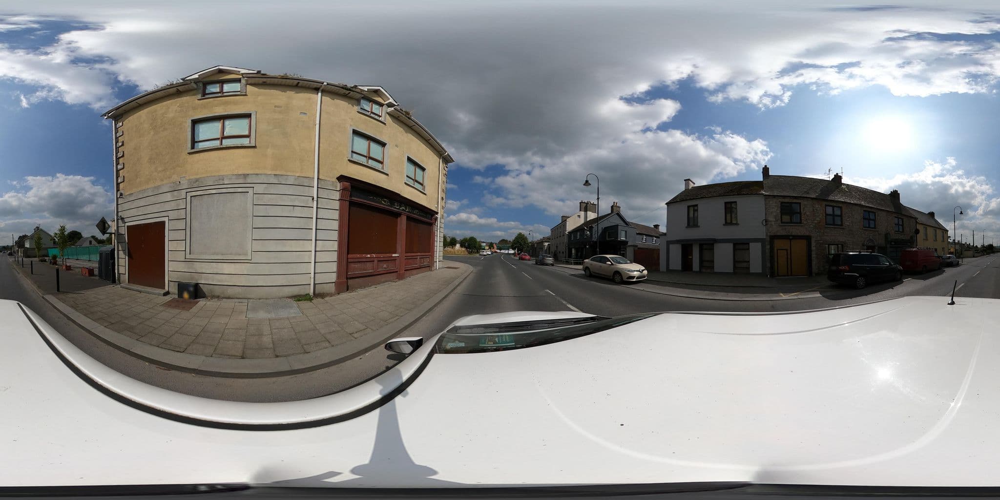 Street view near Heather Court Hotel, Ballyragget — © annekaro (CC BY-SA · Mapillary)