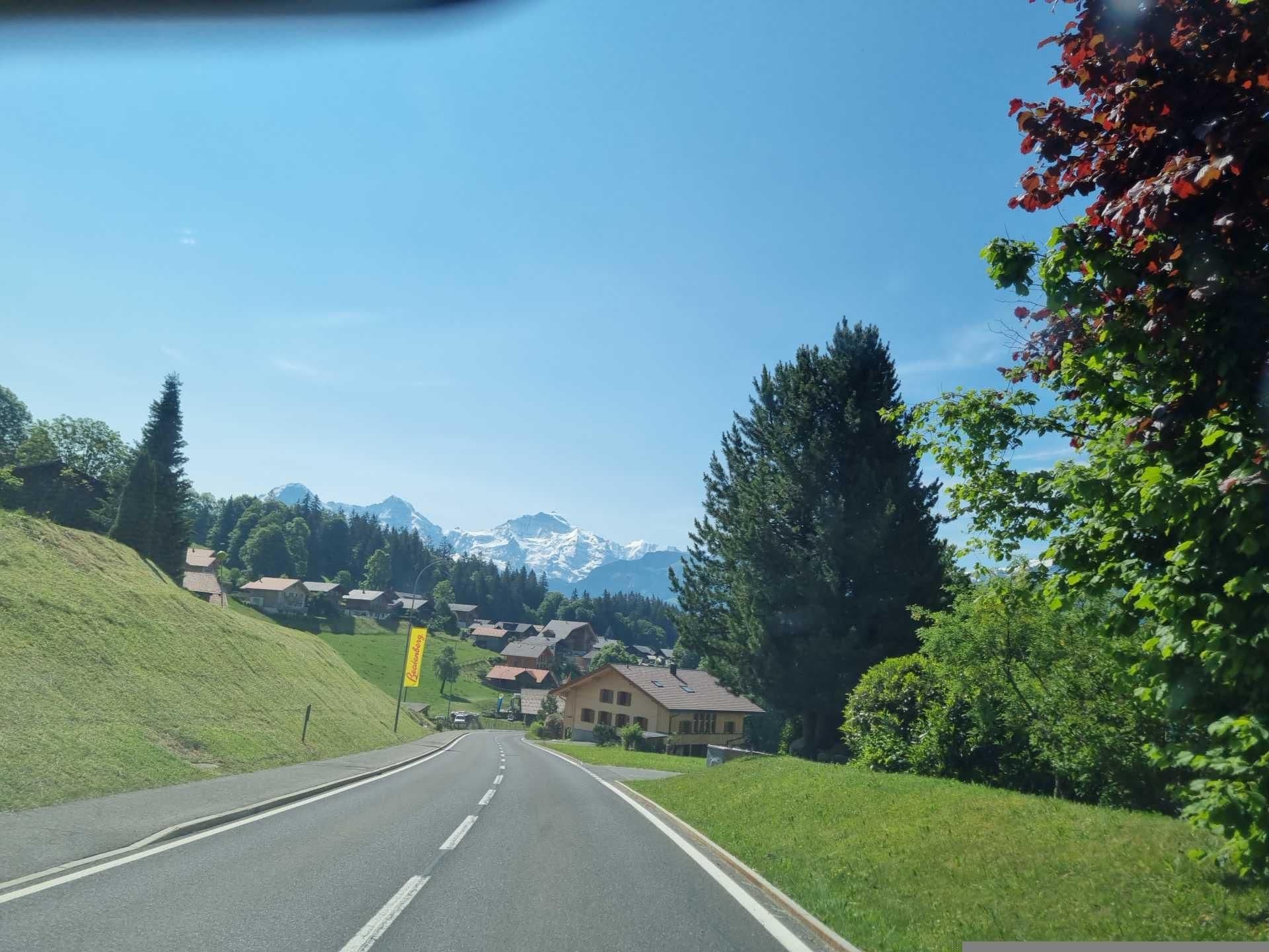 Street view near Ula's Holiday Apartments, Beatenberg — © Yha1 (CC BY-SA · Mapillary)