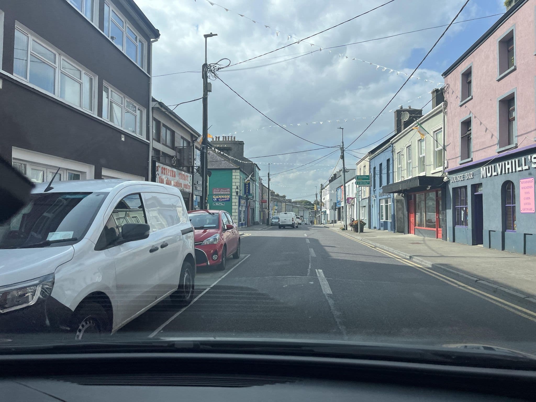 Street view near Tully's Hotel, Castlerea — © noelb (CC BY-SA · Mapillary)