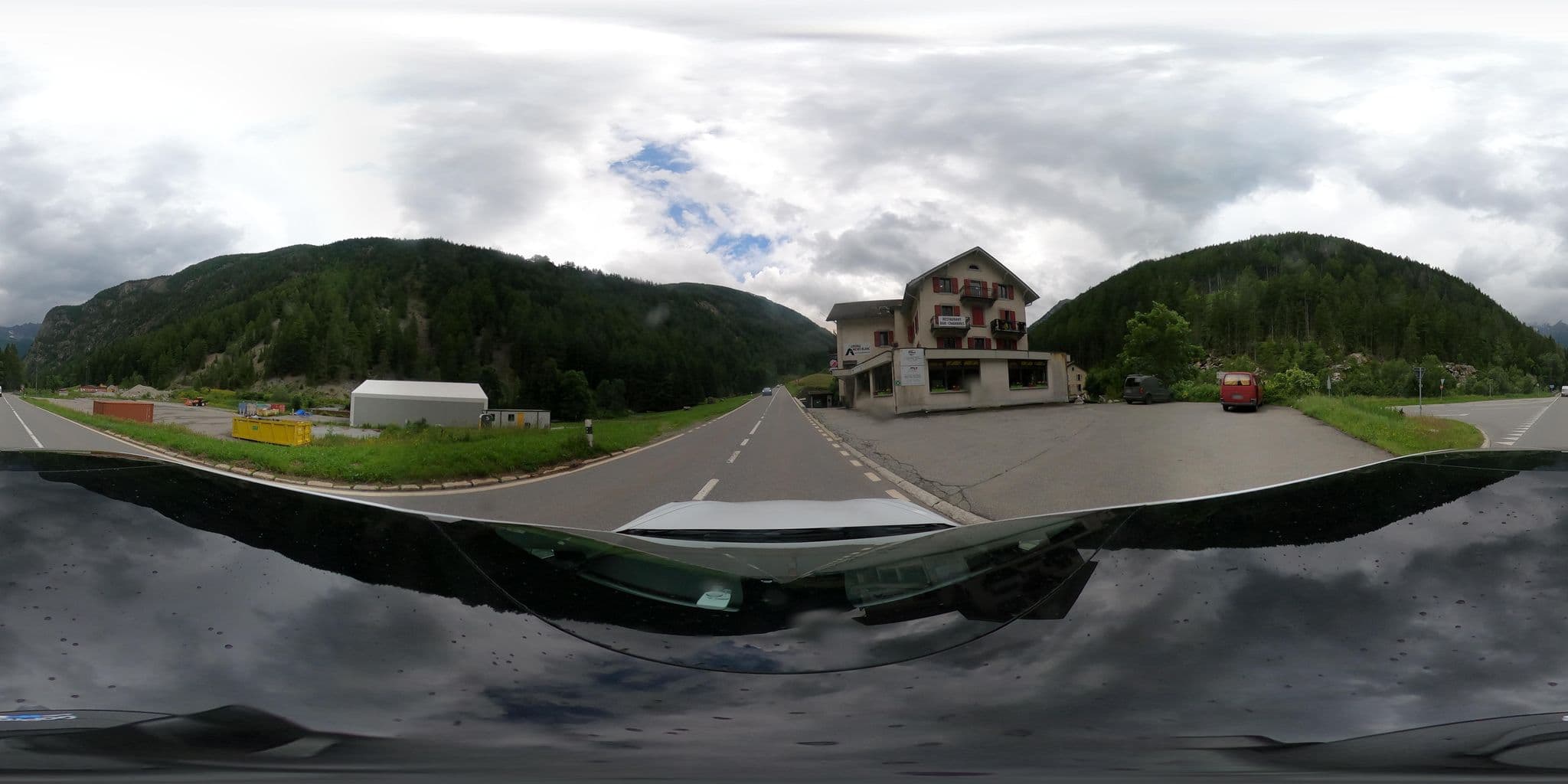 Street view near Auberge du Mont Blanc, Martigny-Combe — © peterleth (CC BY-SA · Mapillary)