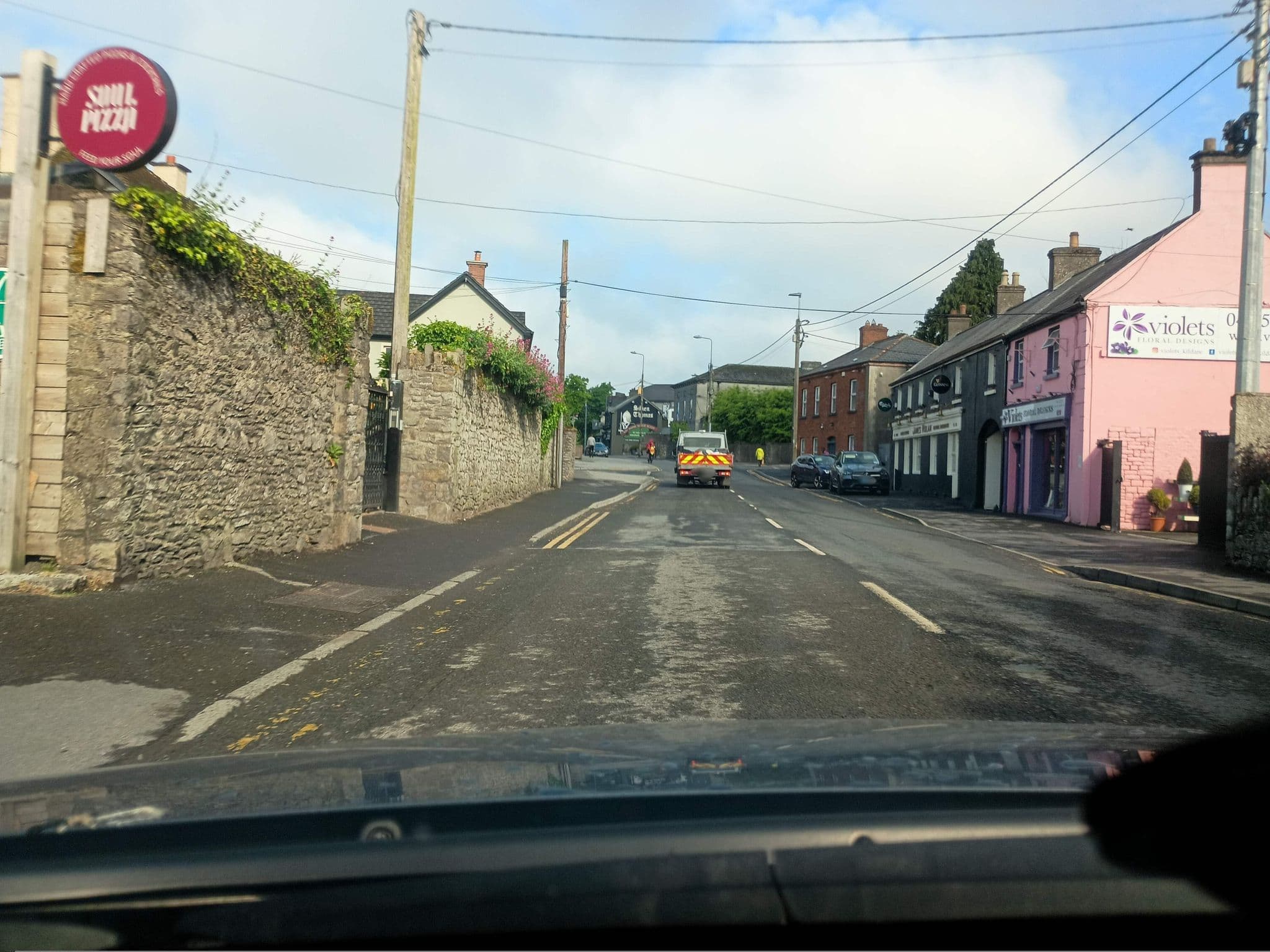 Street view near Kildare House Hotel, Kildare — © gsmitheidw (CC BY-SA · Mapillary)