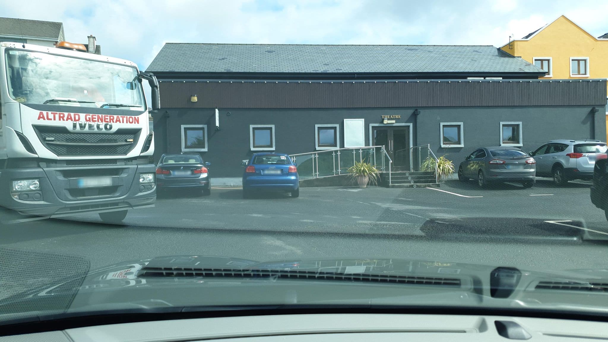 Street view near Clifden Station House, Clifden — © yannakis (CC BY-SA · Mapillary)