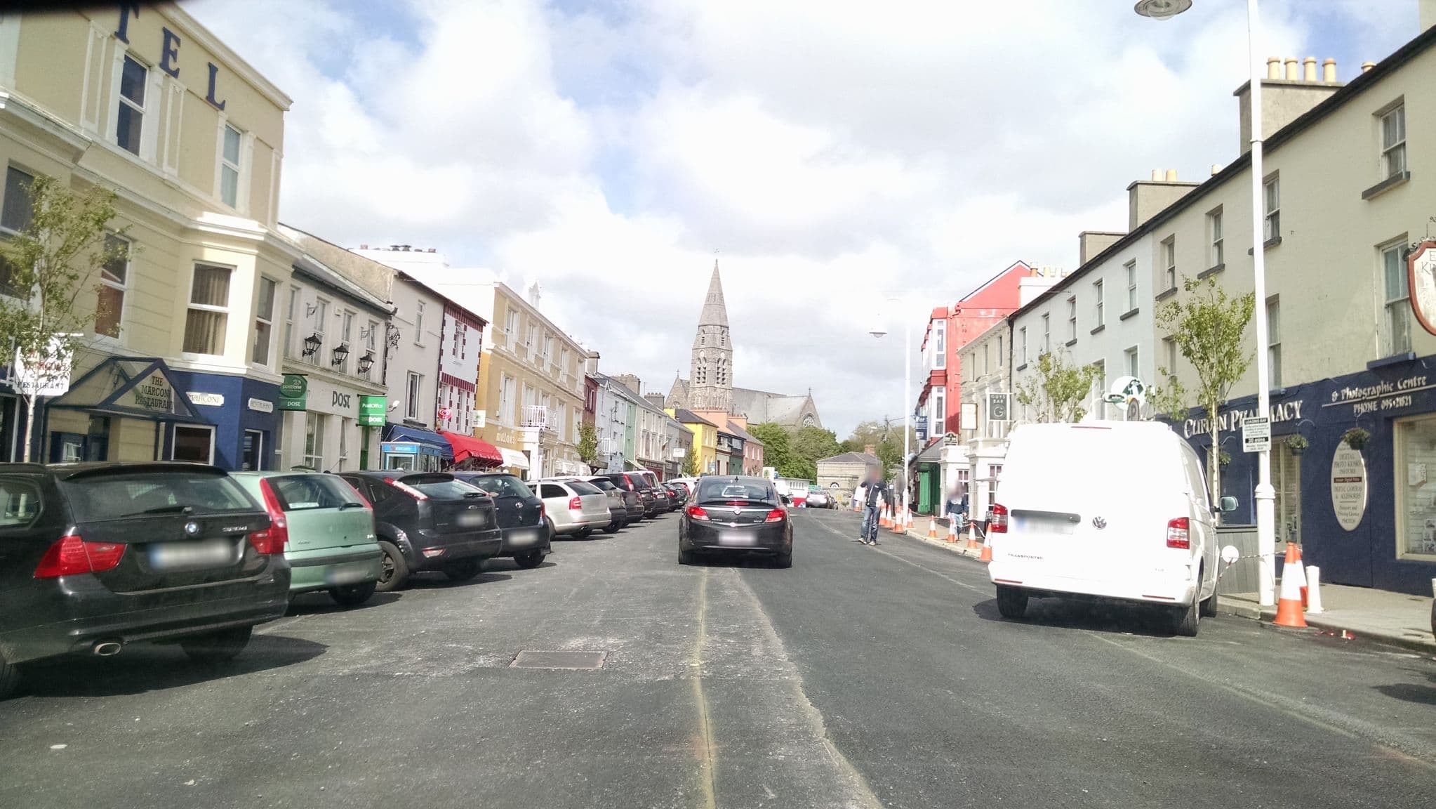 Street view near Foyles Hotel, Clifden — © stephanep (CC BY-SA · Mapillary)