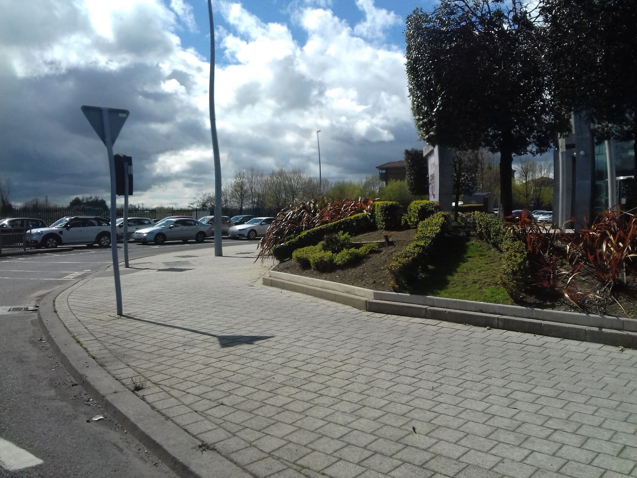Street view near Hilton Hotel, Darndale — © debigc (CC BY-SA · Mapillary)