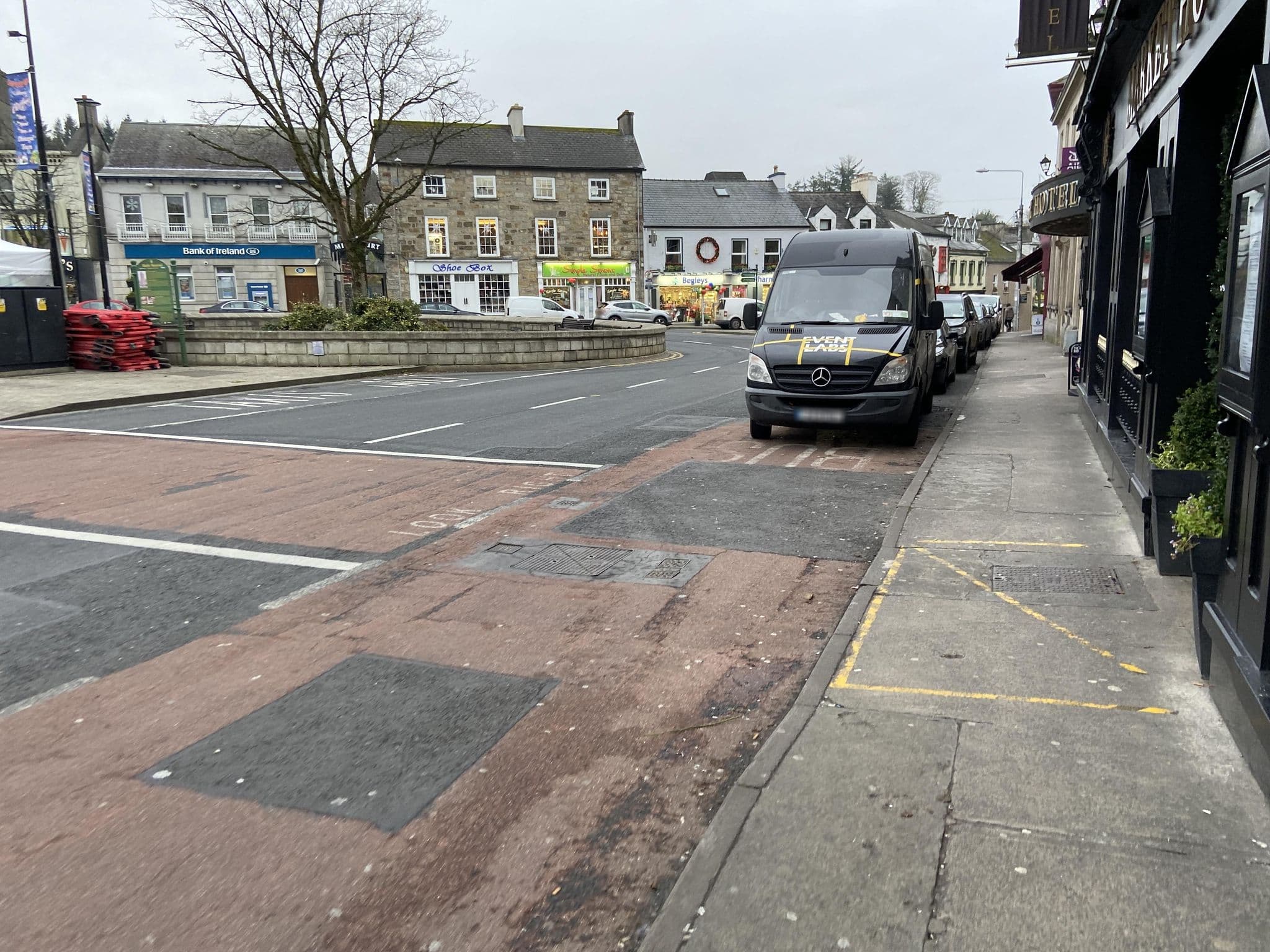 Street view near Donegal Abbey Hotel, Donegal — © Renukaprasad (CC BY-SA · Mapillary)