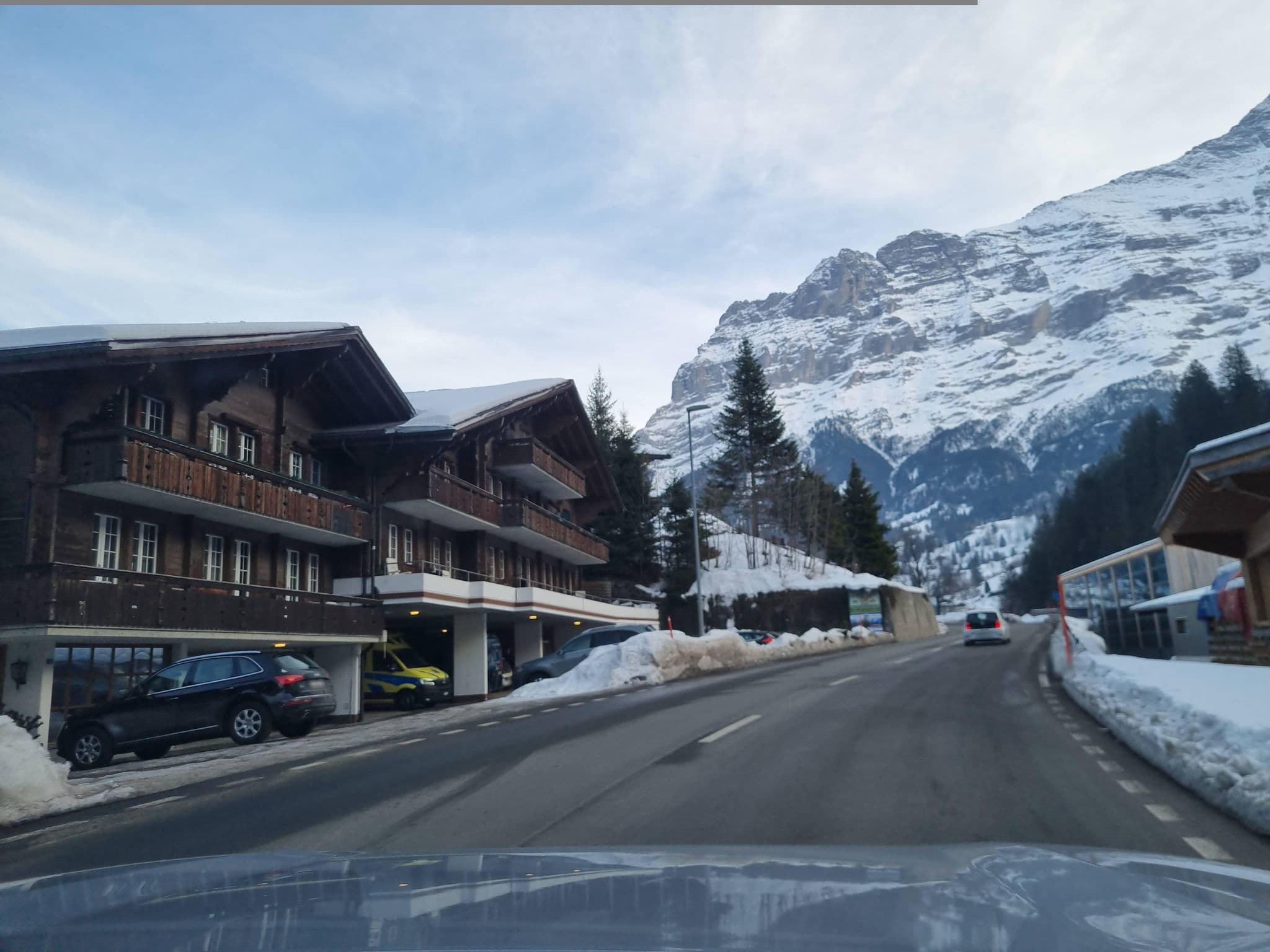 Street view near Chalet schweizerheim, Grindelwald — © Yha1 (CC BY-SA · Mapillary)