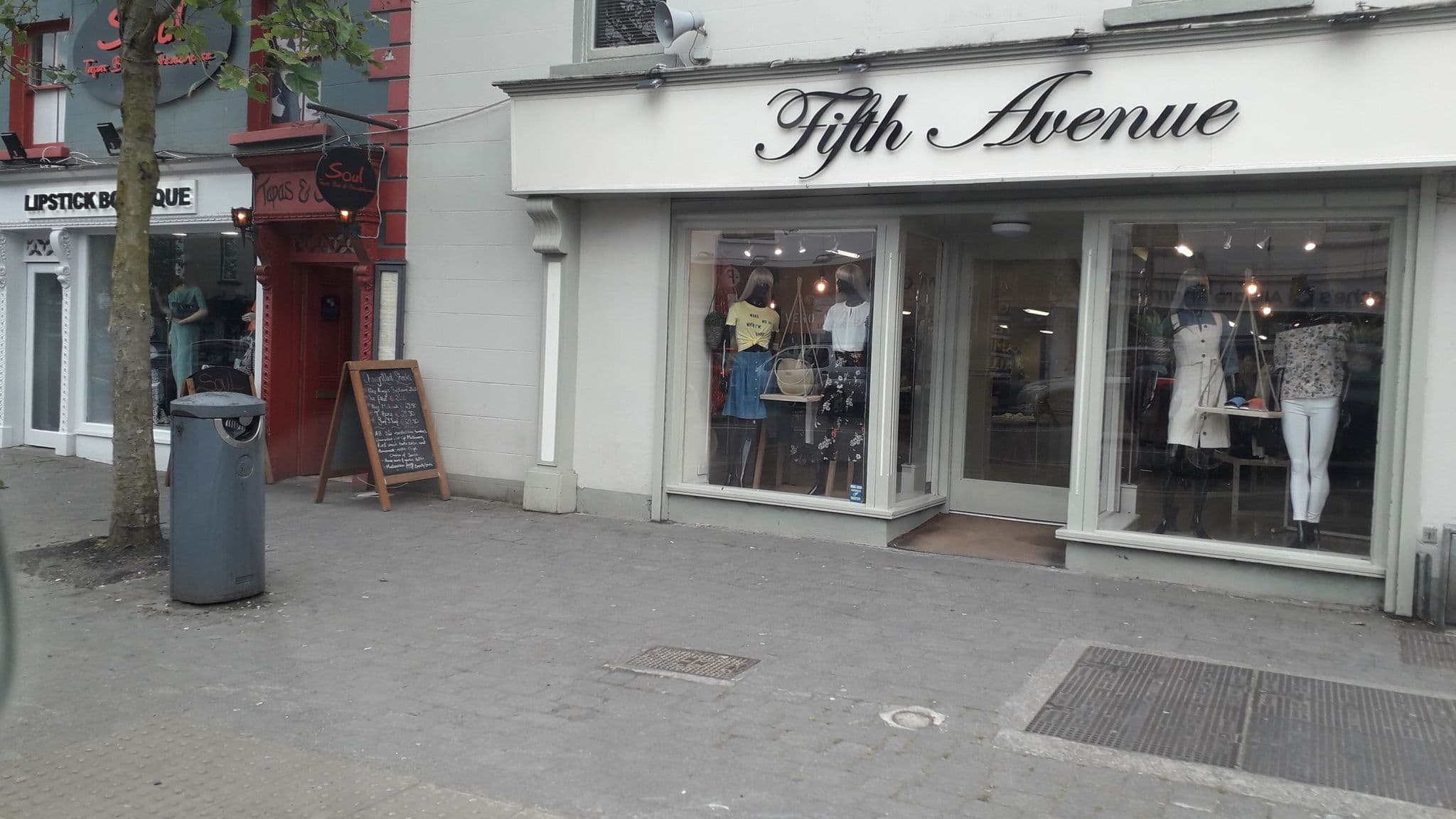 Street view near Loch Garman Arms Hotel, Gorey — © lineo (CC BY-SA · Mapillary)