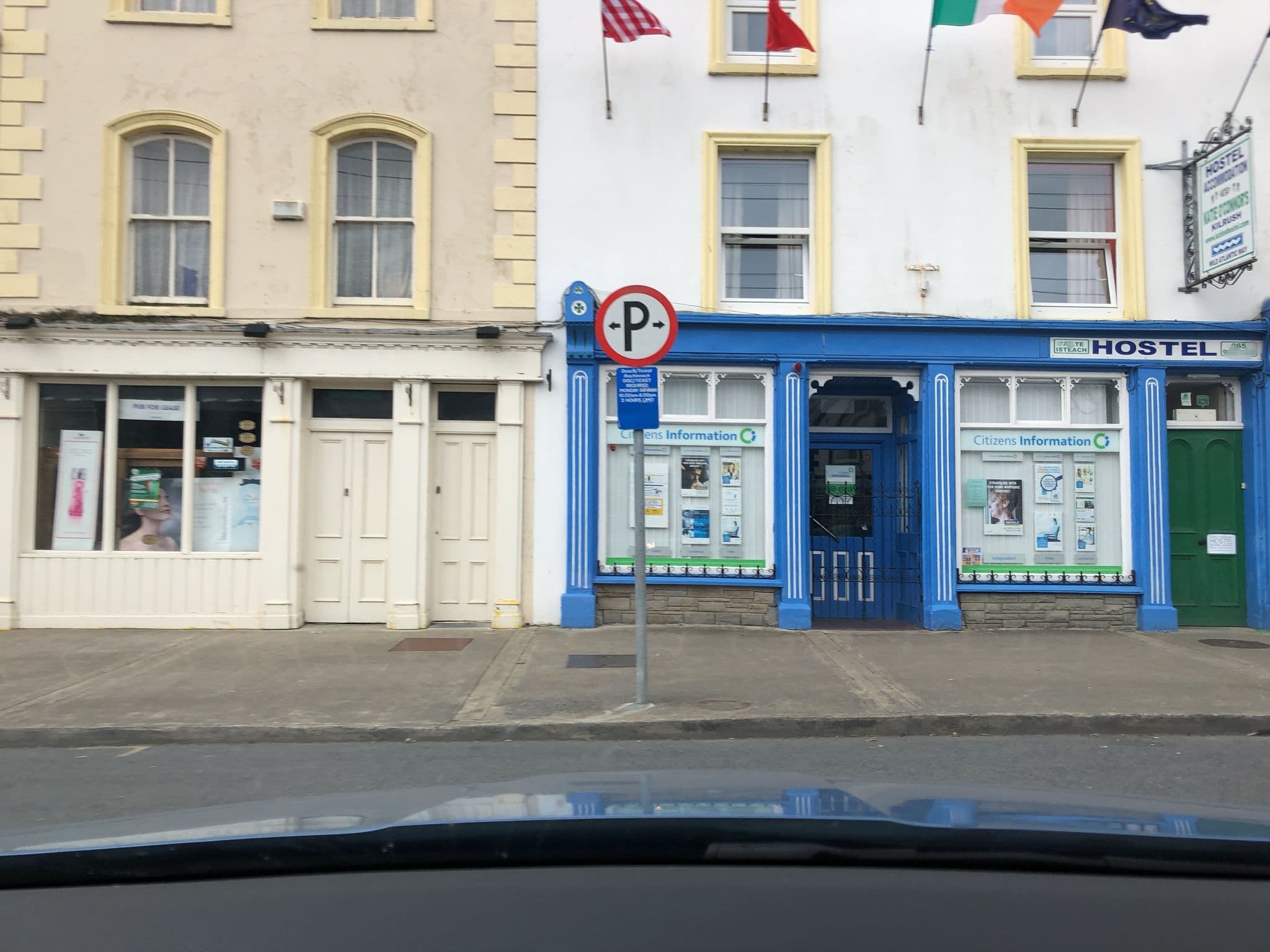 Street view near Katie O'Connors Holiday Hostel, Kilrush — © stefan005 (CC BY-SA · Mapillary)