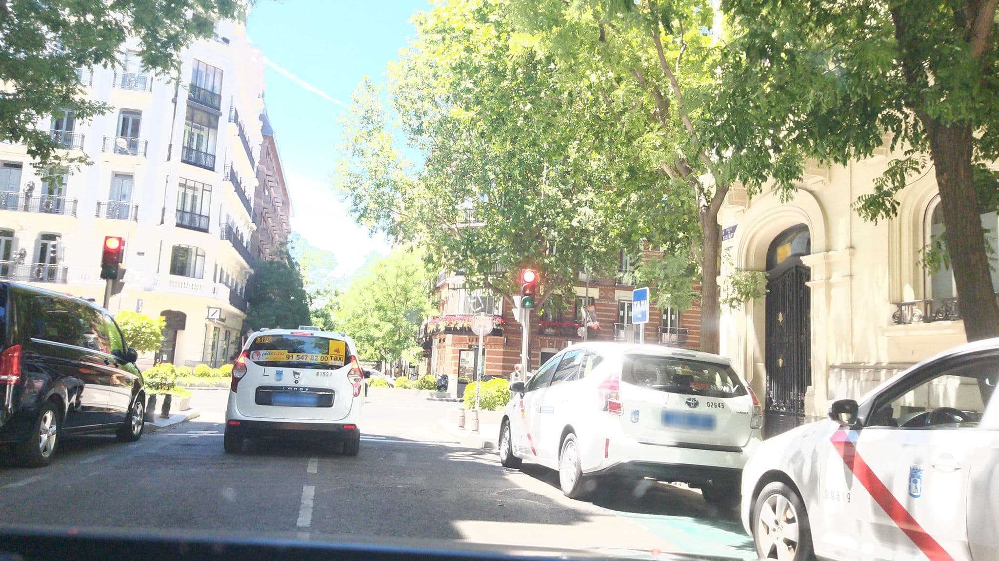 Street view near Wellington Hotel & Spa Madrid, Recoletos — © pilar (CC BY-SA · Mapillary)