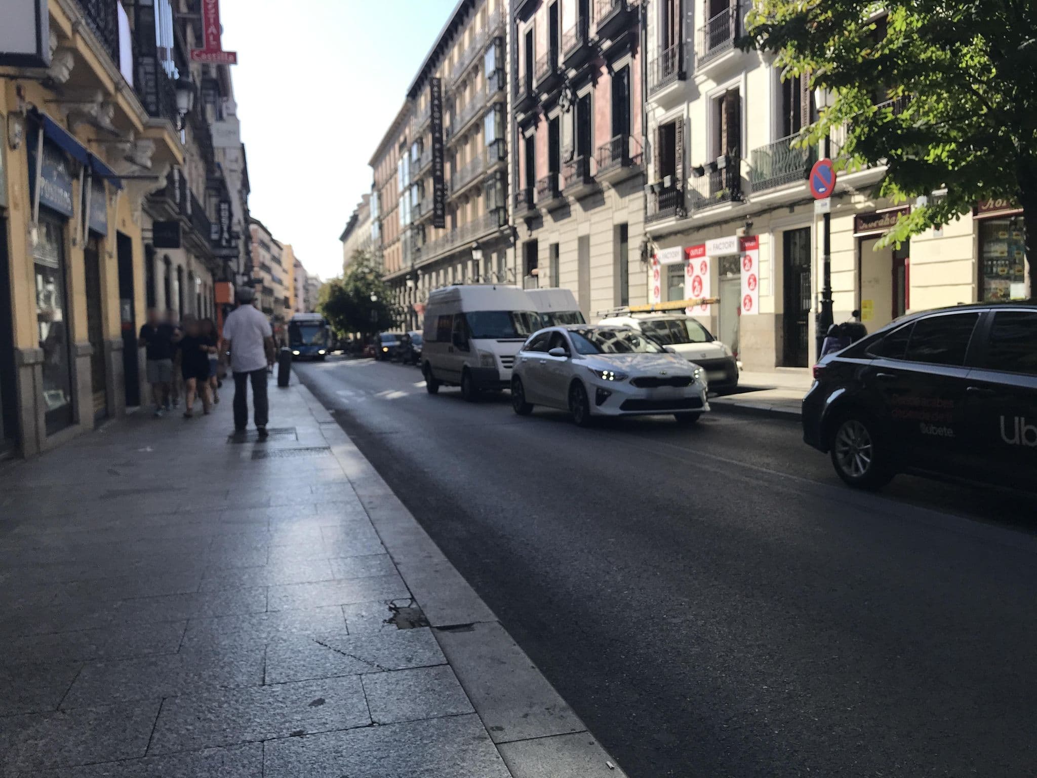 Street view near CoolRooms Palacio de Atocha, Madrid — © miguel_andrade (CC BY-SA · Mapillary)