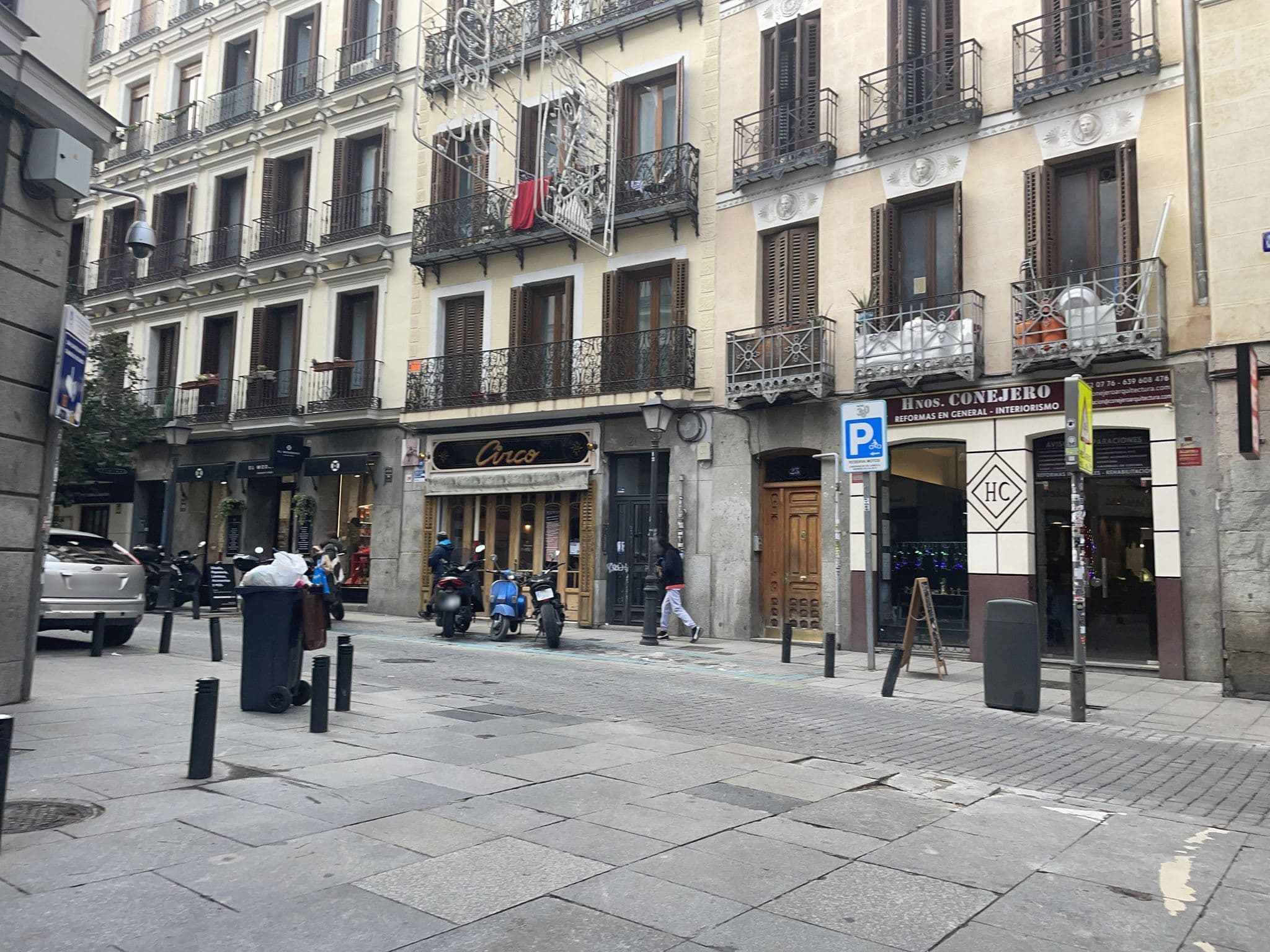 Street view near Center Madrid habitaciones, Universidad — © seraq (CC BY-SA · Mapillary)