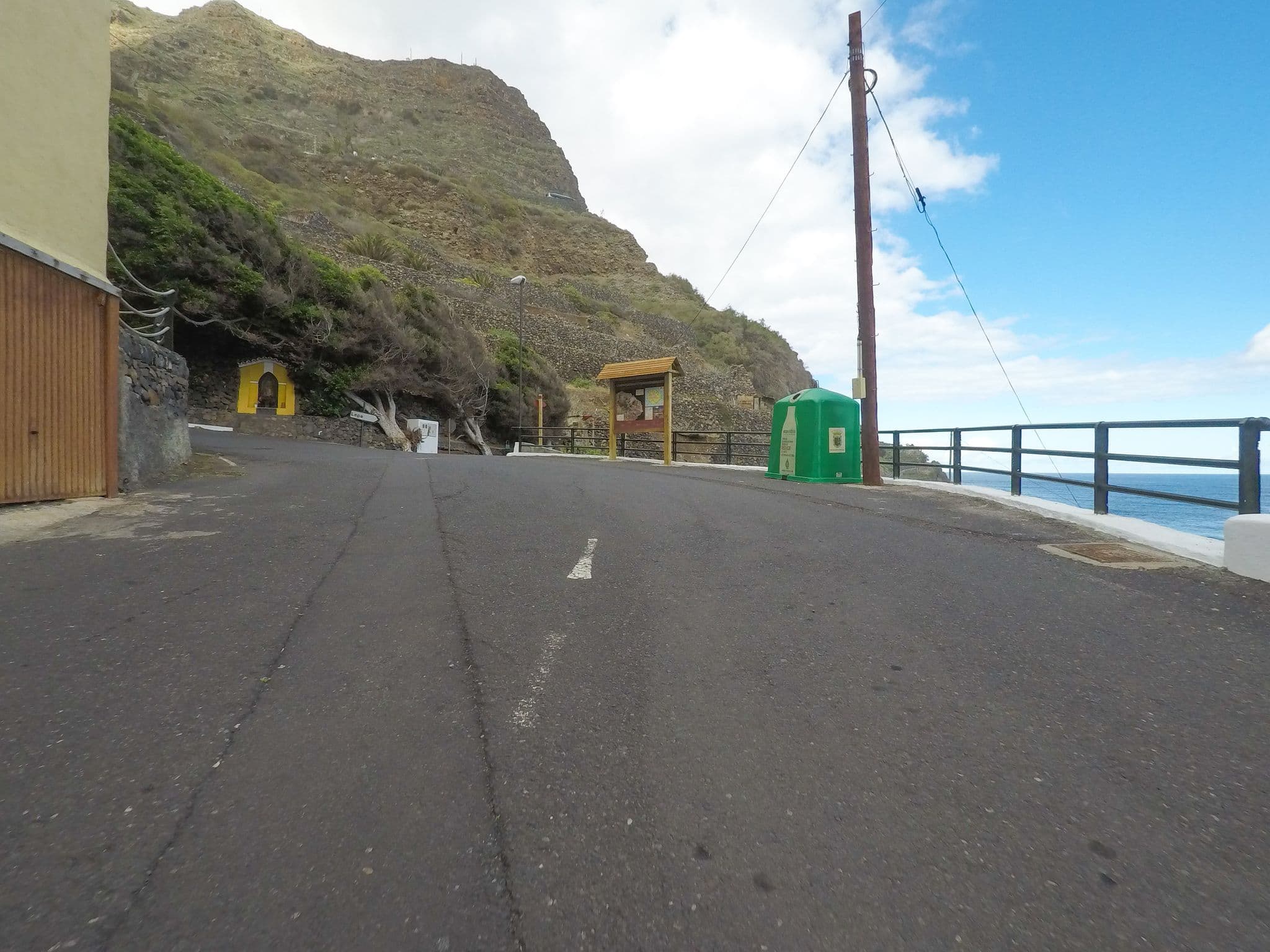 Street view near Finca Santa Catalina Casas Rurales, Hermigua — © esario (CC BY-SA · Mapillary)