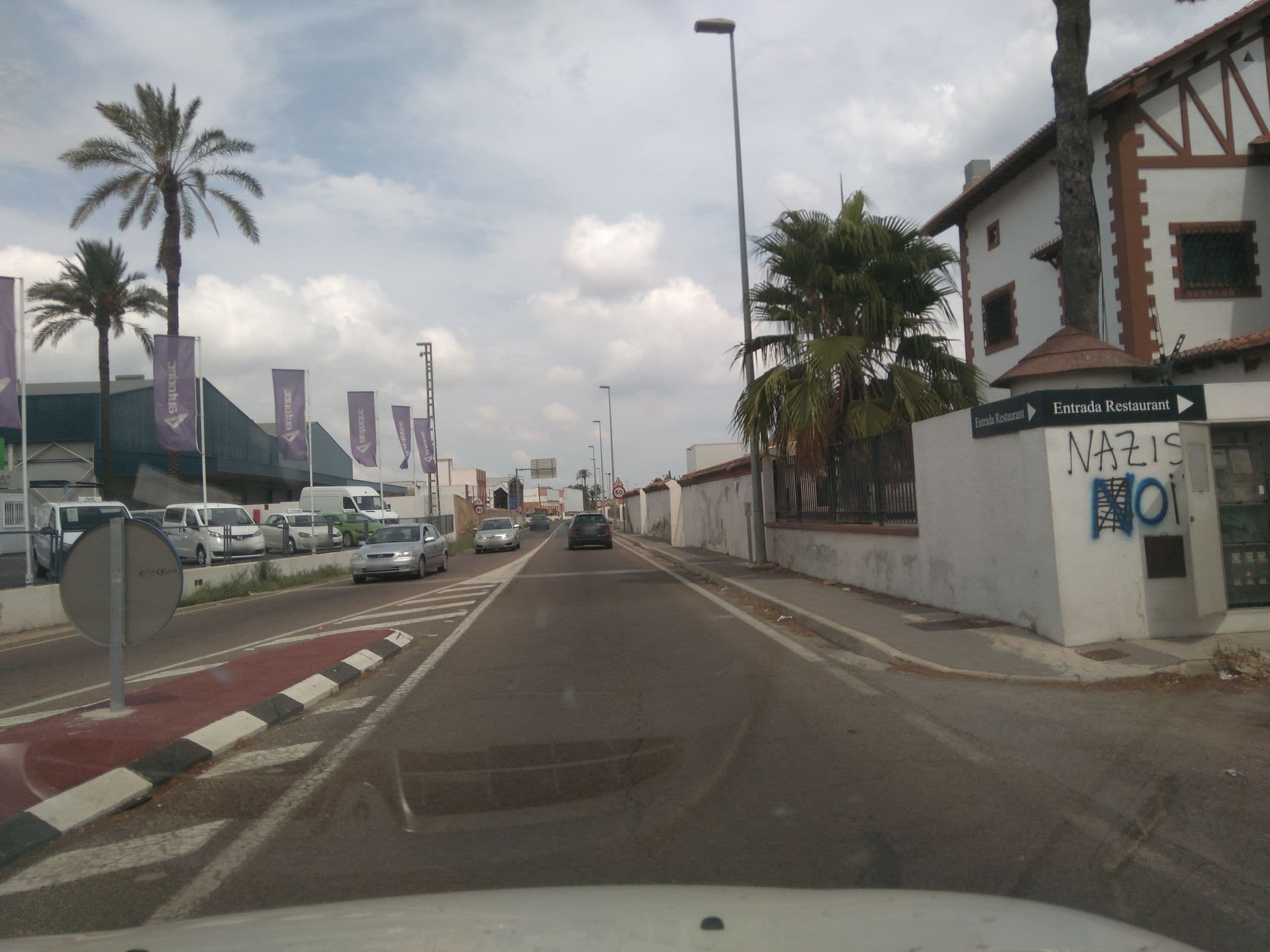 Street view near City Express Hotel San Fernando, Carcaixent — © bobeeeze (CC BY-SA · Mapillary)