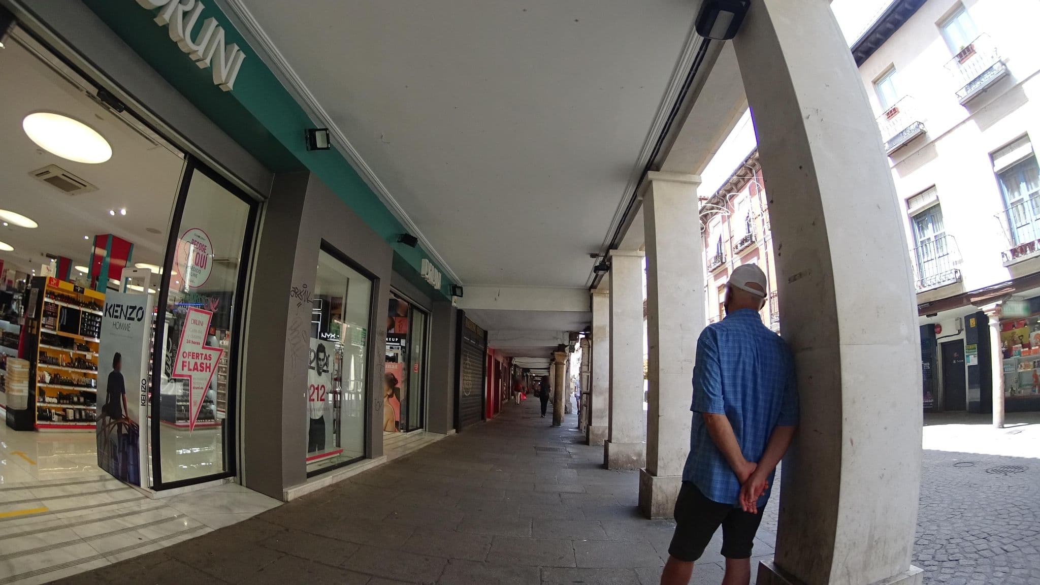 Street view near Casa de Lorca, Alcalá de Henares — © robertogeb (CC BY-SA · Mapillary)